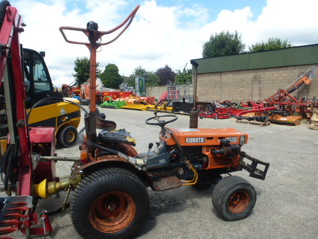 Kubota B7100 HST Tractor
