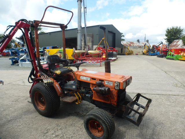 Kubota B7100 HST Tractor