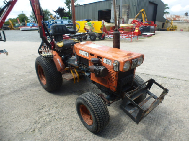 Kubota B7100 HST Tractor