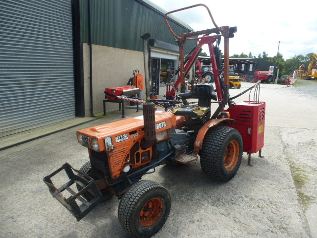 Kubota B7100 HST Tractor