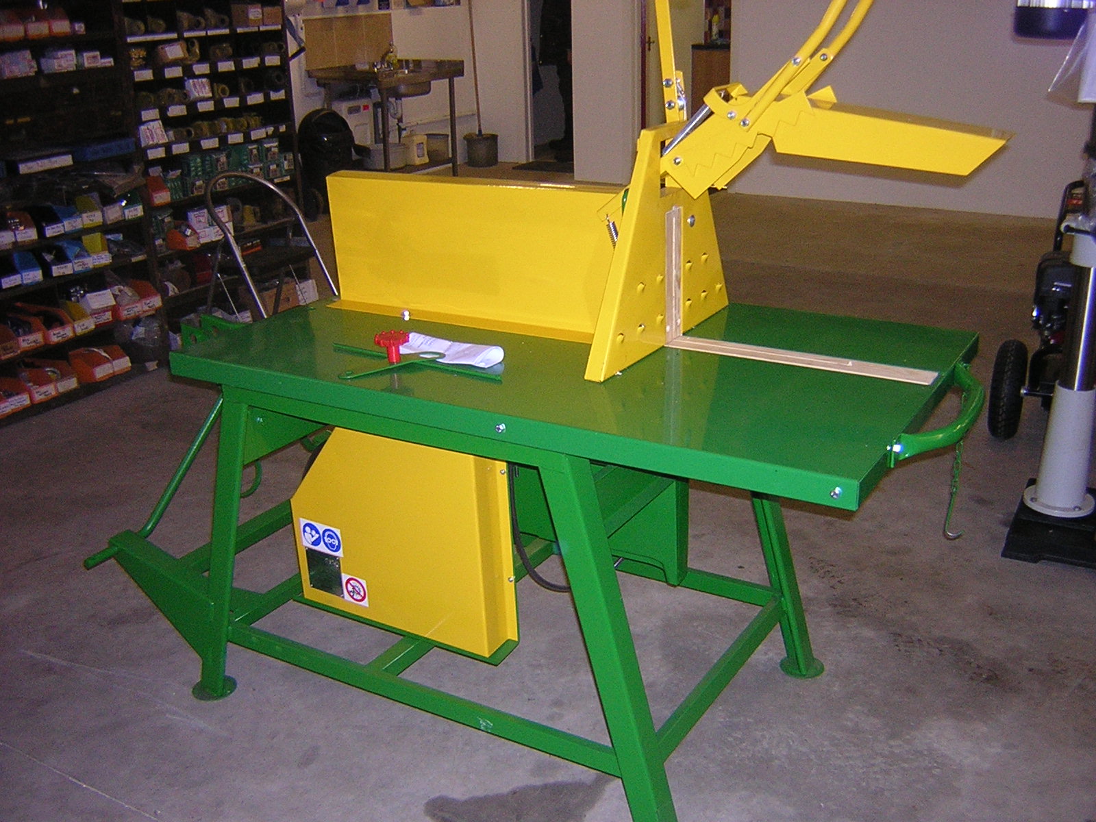 Speedy 700mm PTO Saw Bench