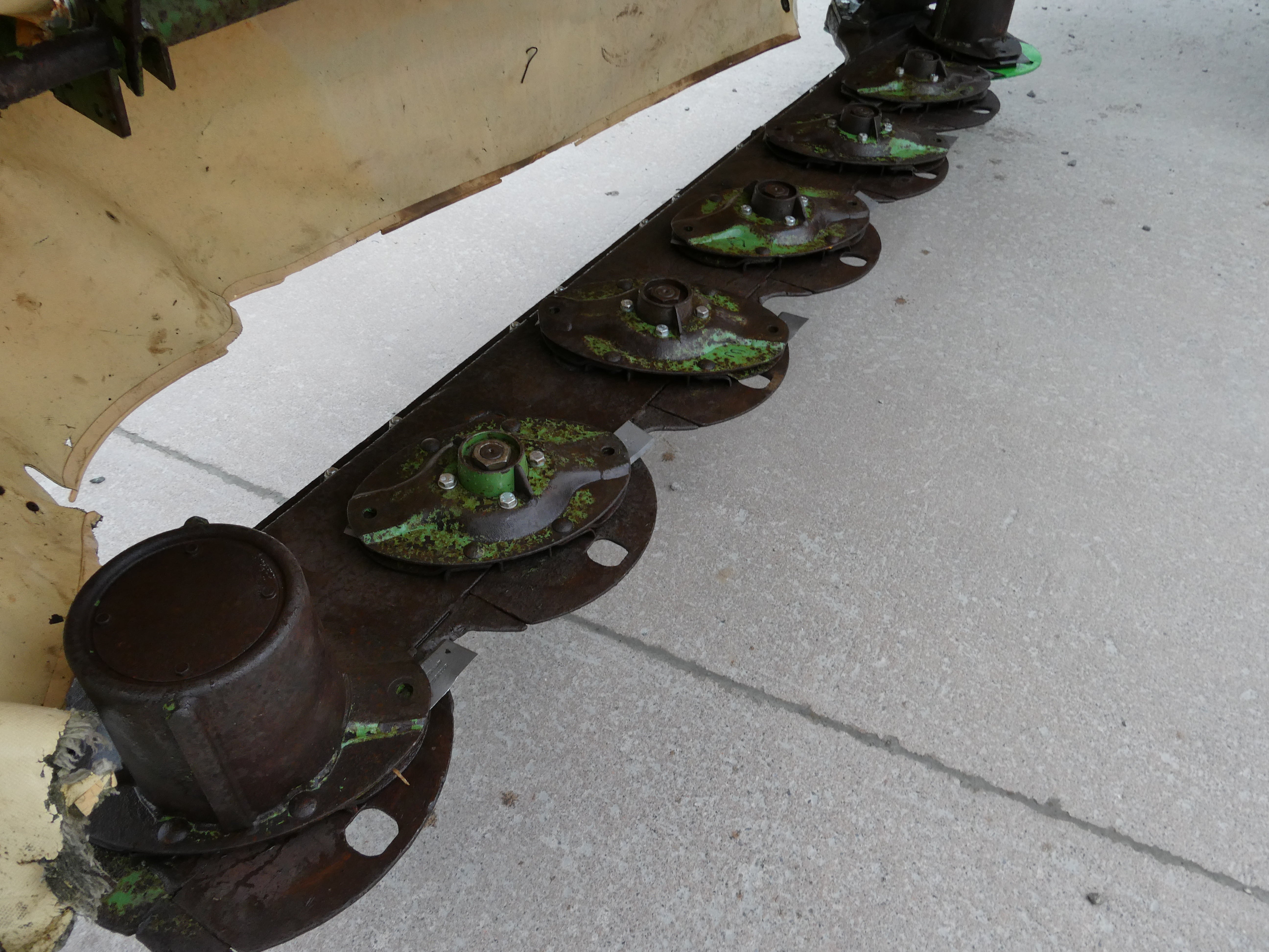 Krone AM283 mounted disc mower