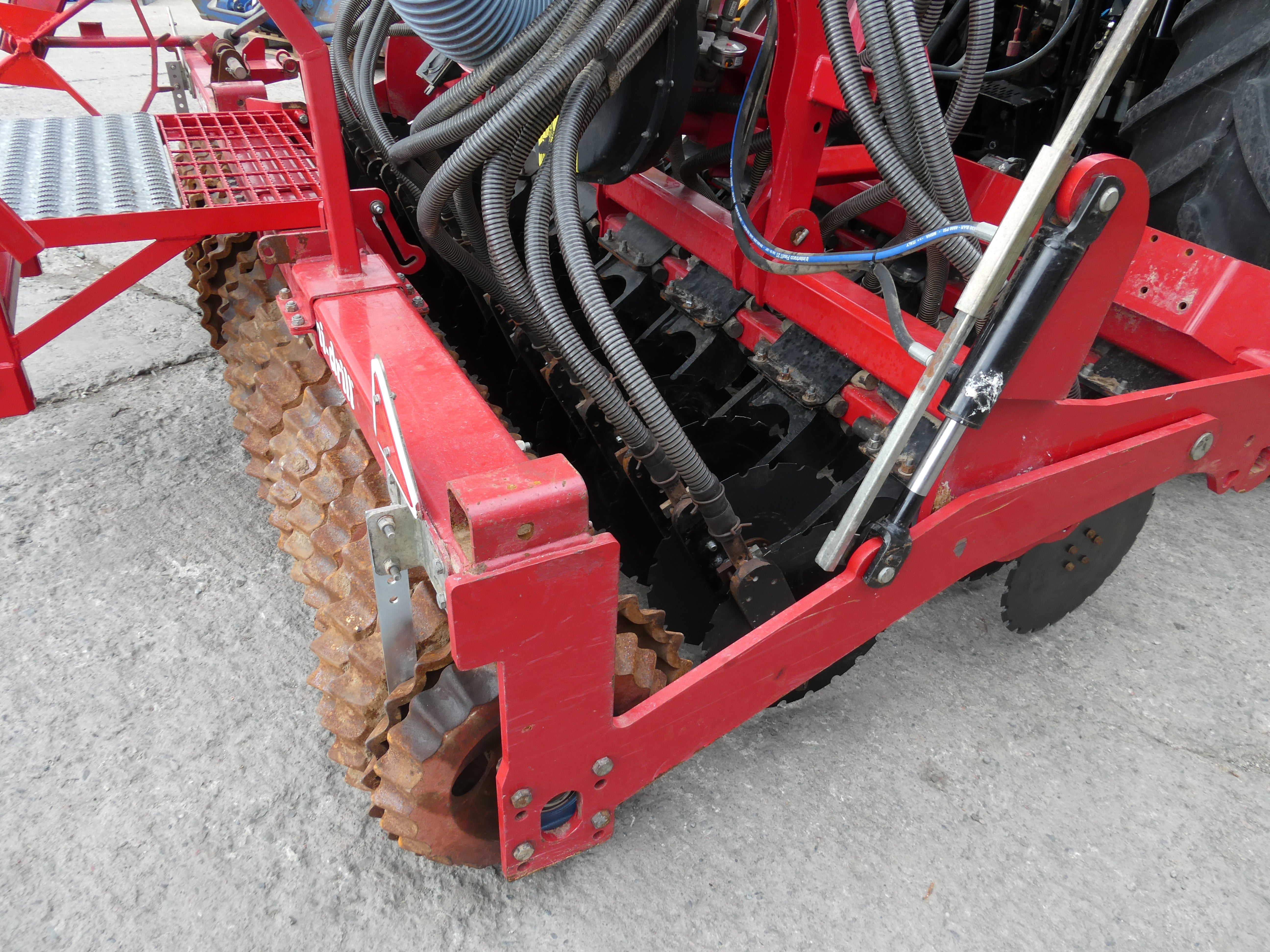 2020 Moore 32 row Grassland UniDrill