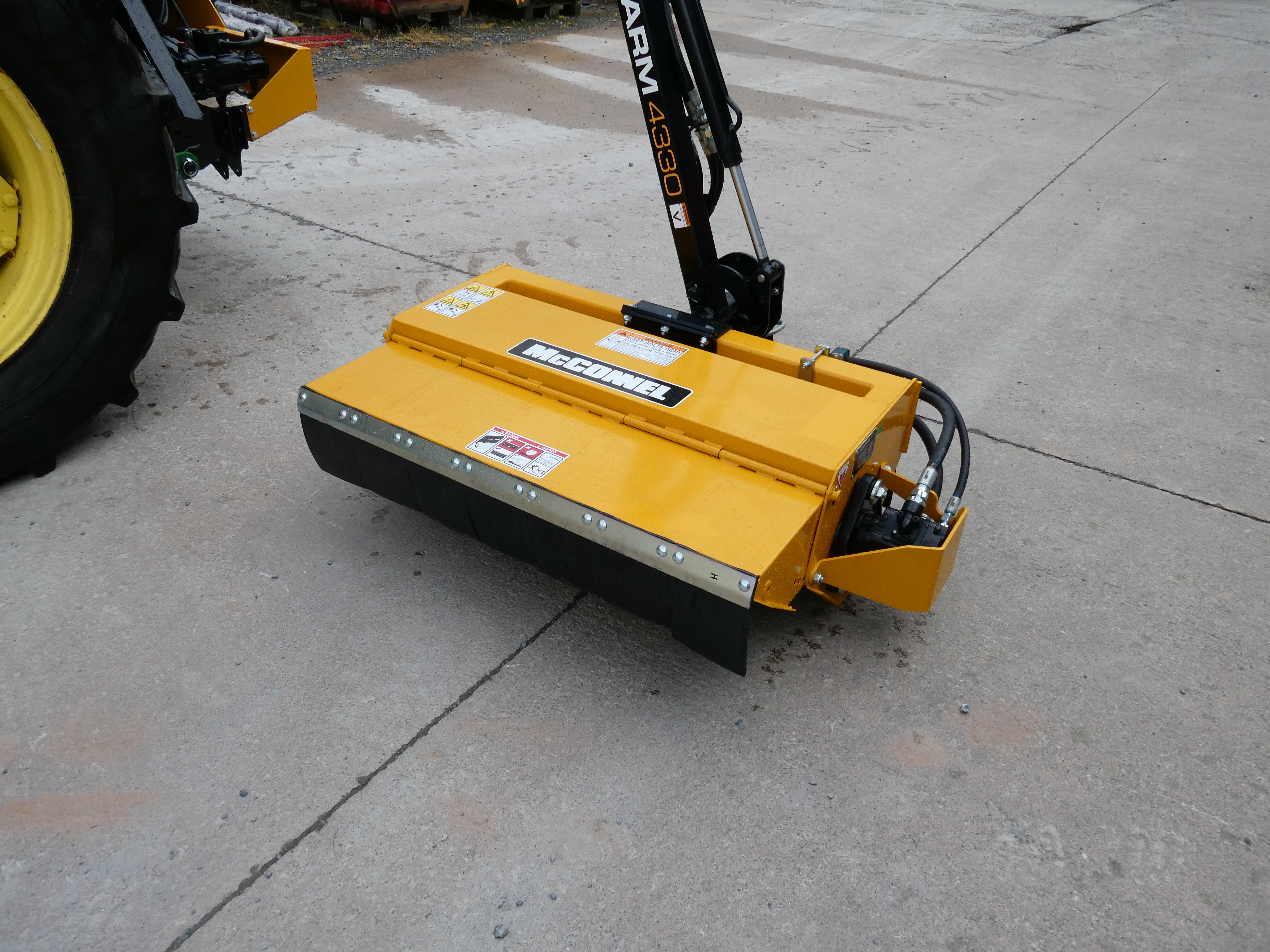 McConnel PA4330 Hedgecutter