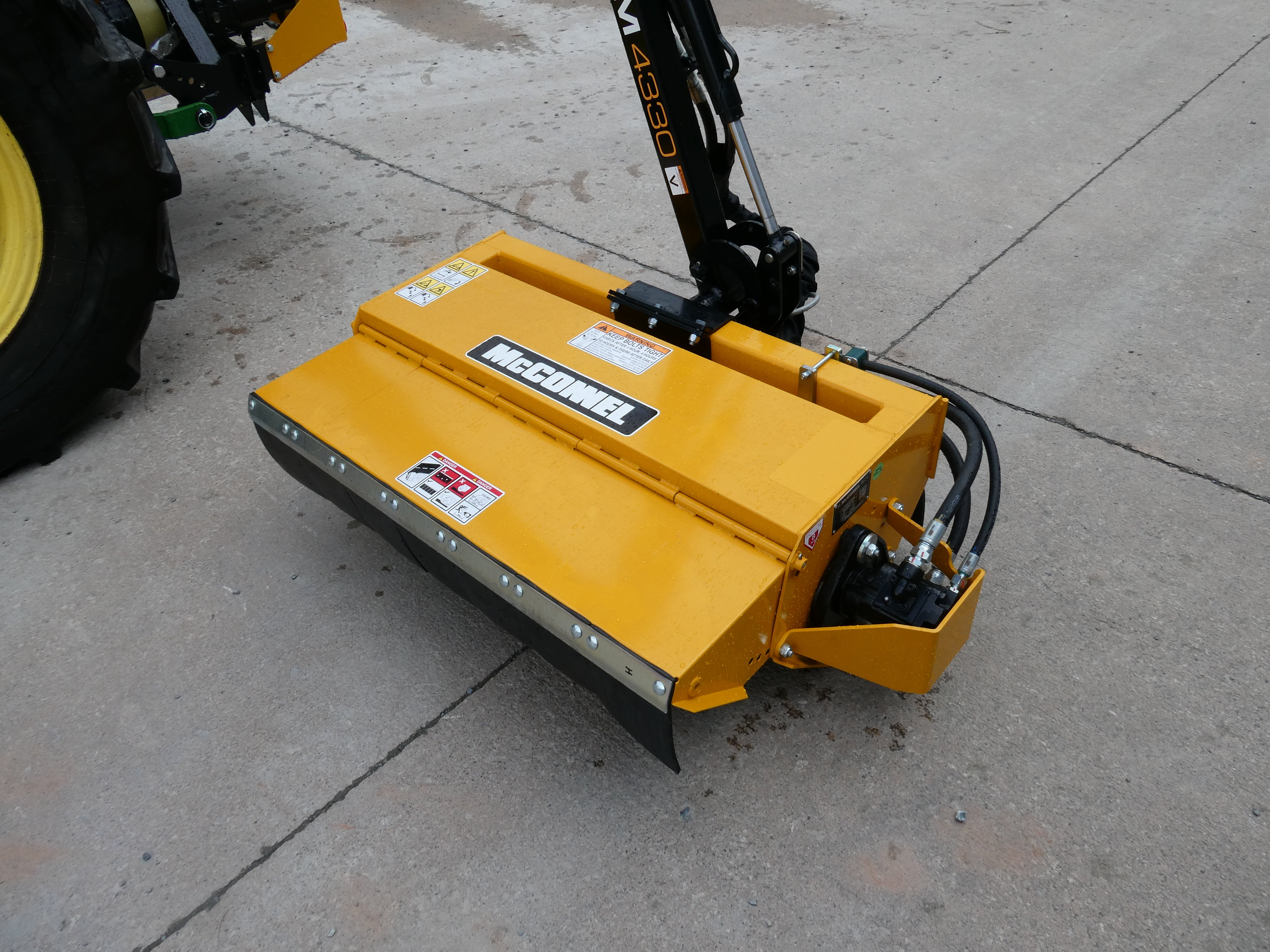 McConnel PA4330 Hedgecutter