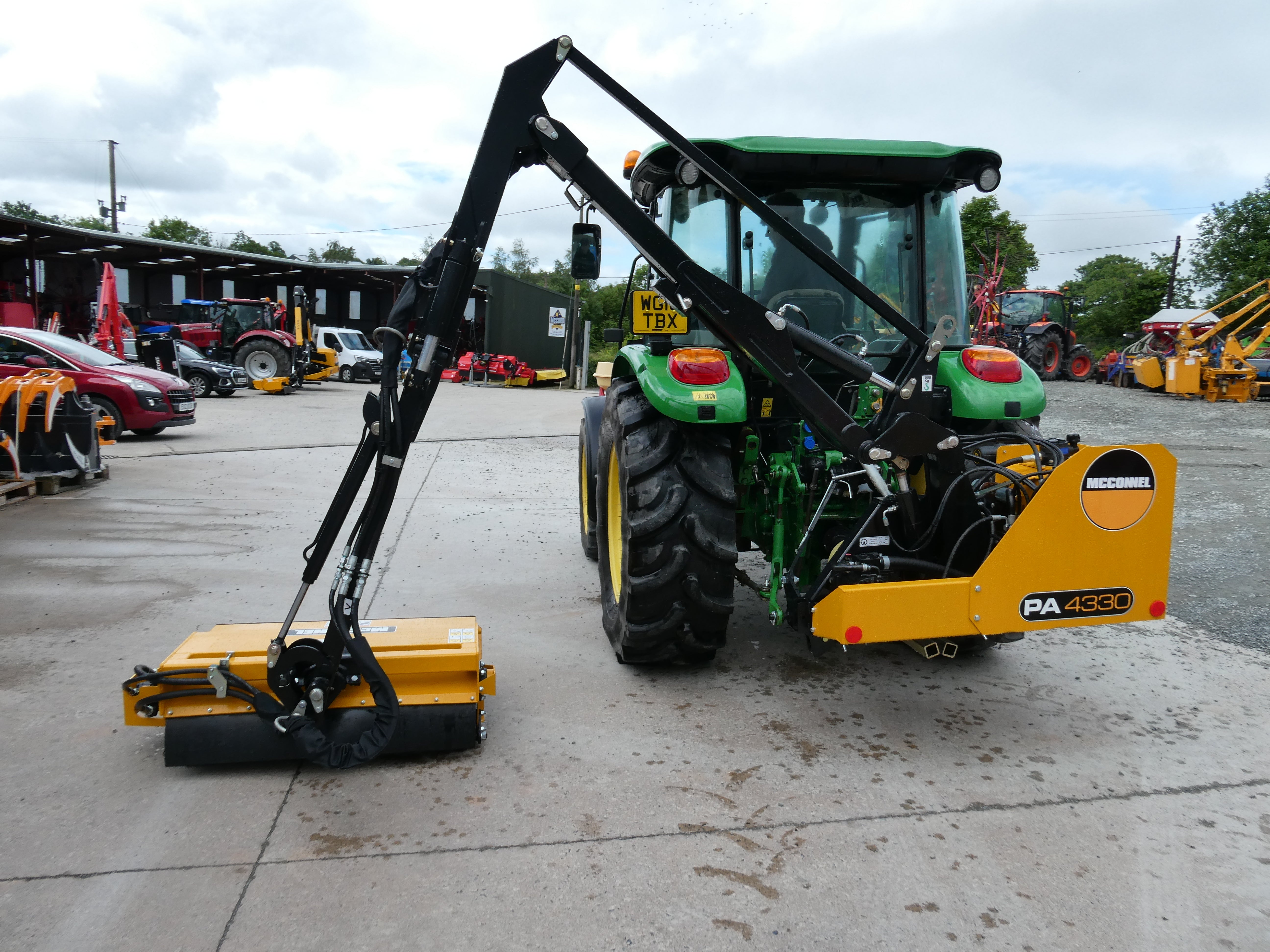 McConnel PA4330 Hedgecutter