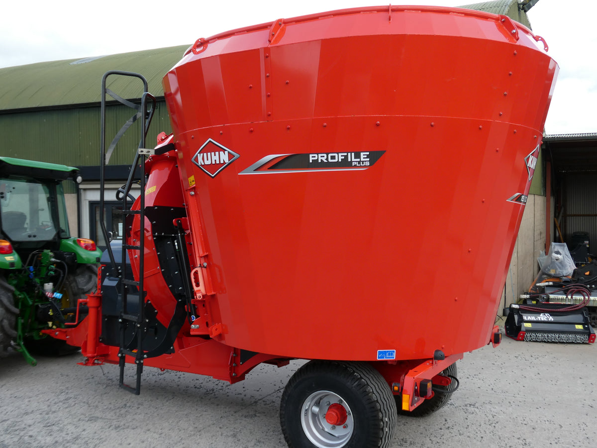 Kuhn 15.1 Tub feeder/Straw bedder