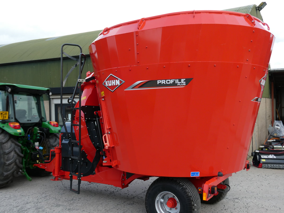 Kuhn 15.1 Tub feeder/Straw bedder