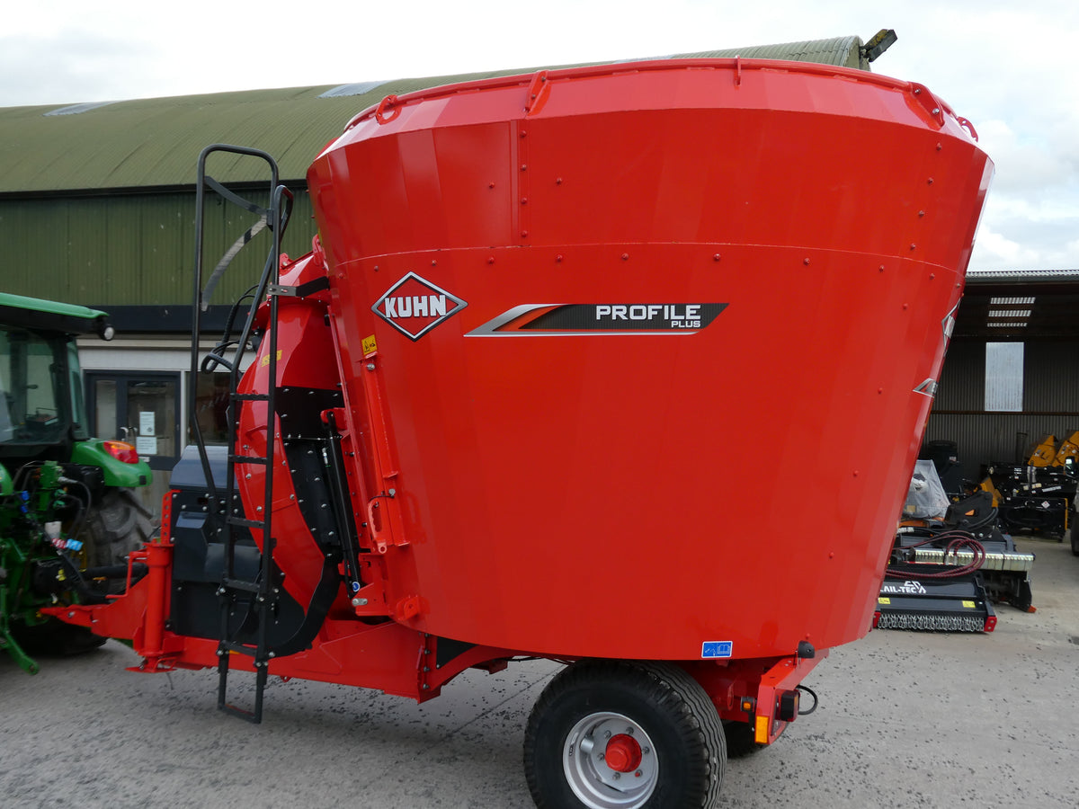 Kuhn 15.1 Tub feeder/Straw bedder