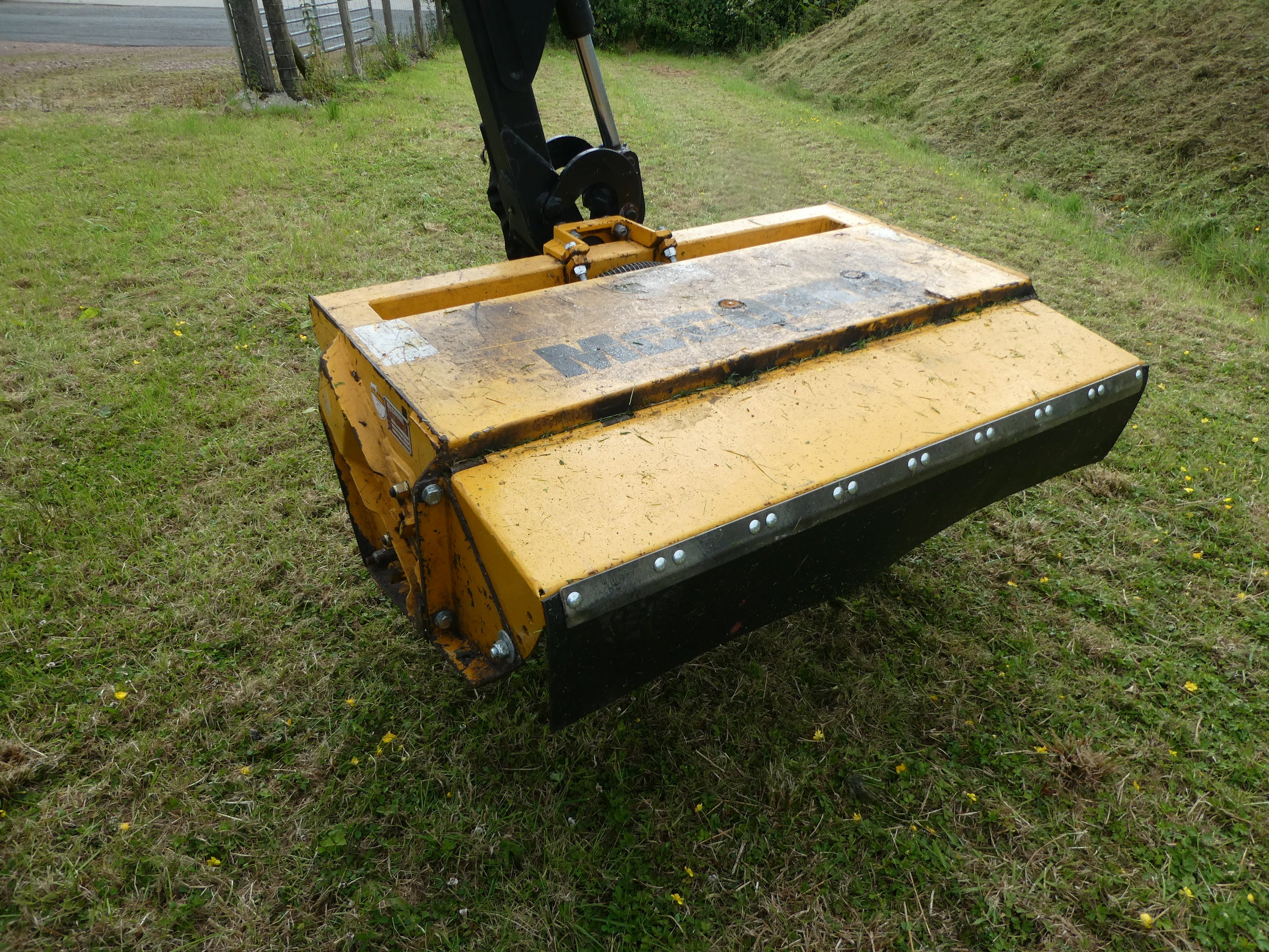 McConnel PA8085T Hedgecutter