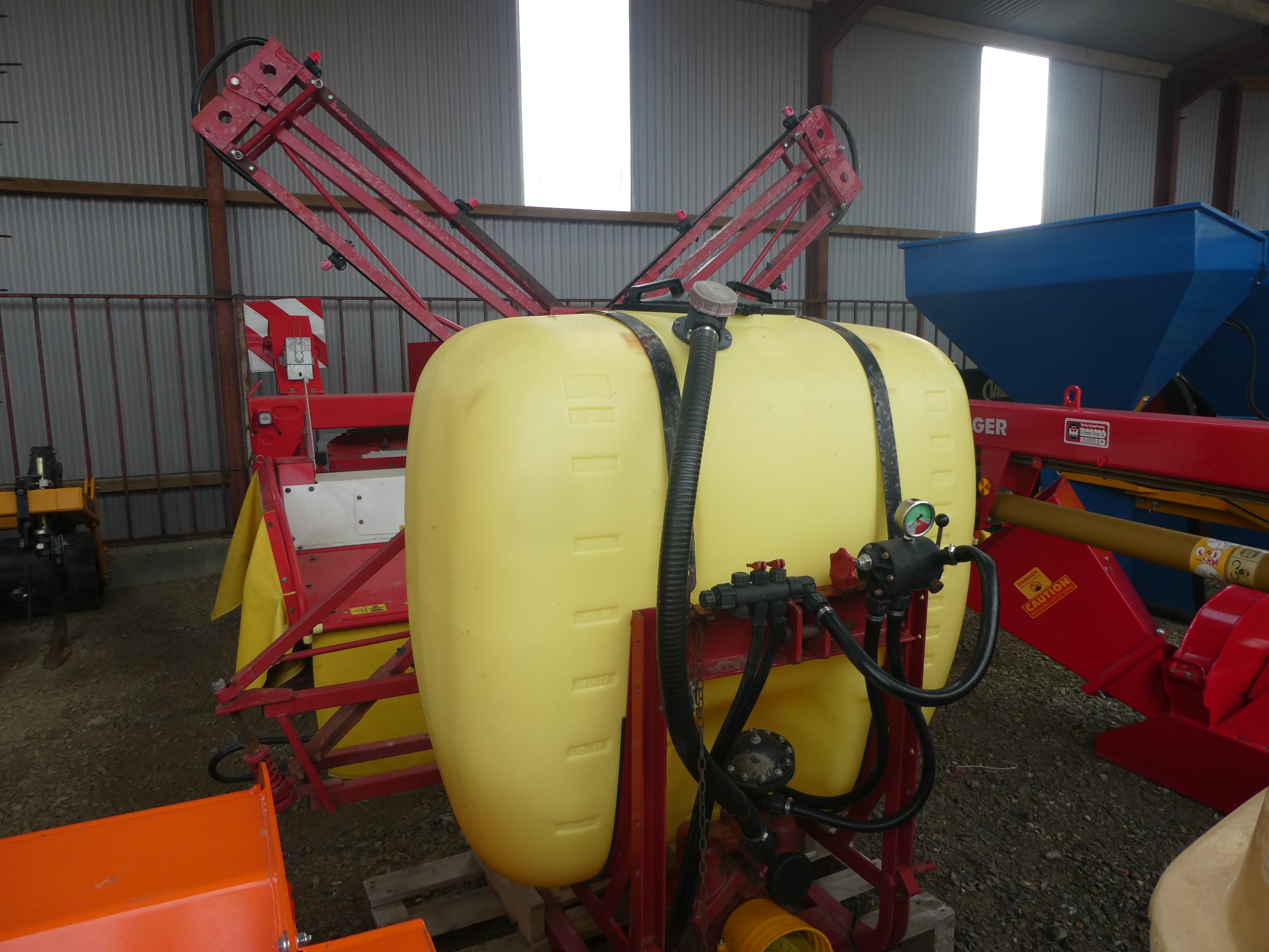 Hardi 600lt crop sprayer 10m booms