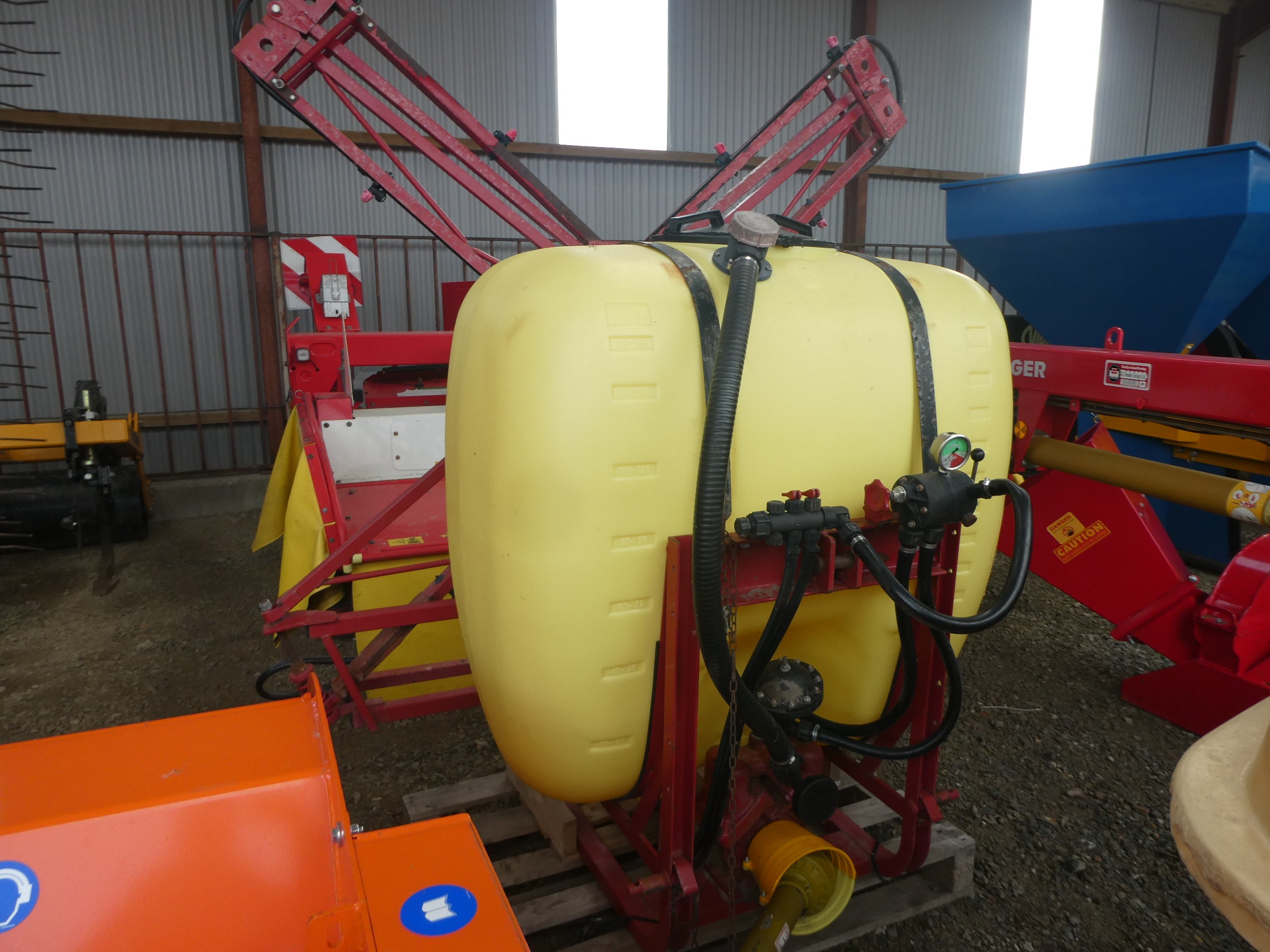 Hardi 600lt crop sprayer 10m booms