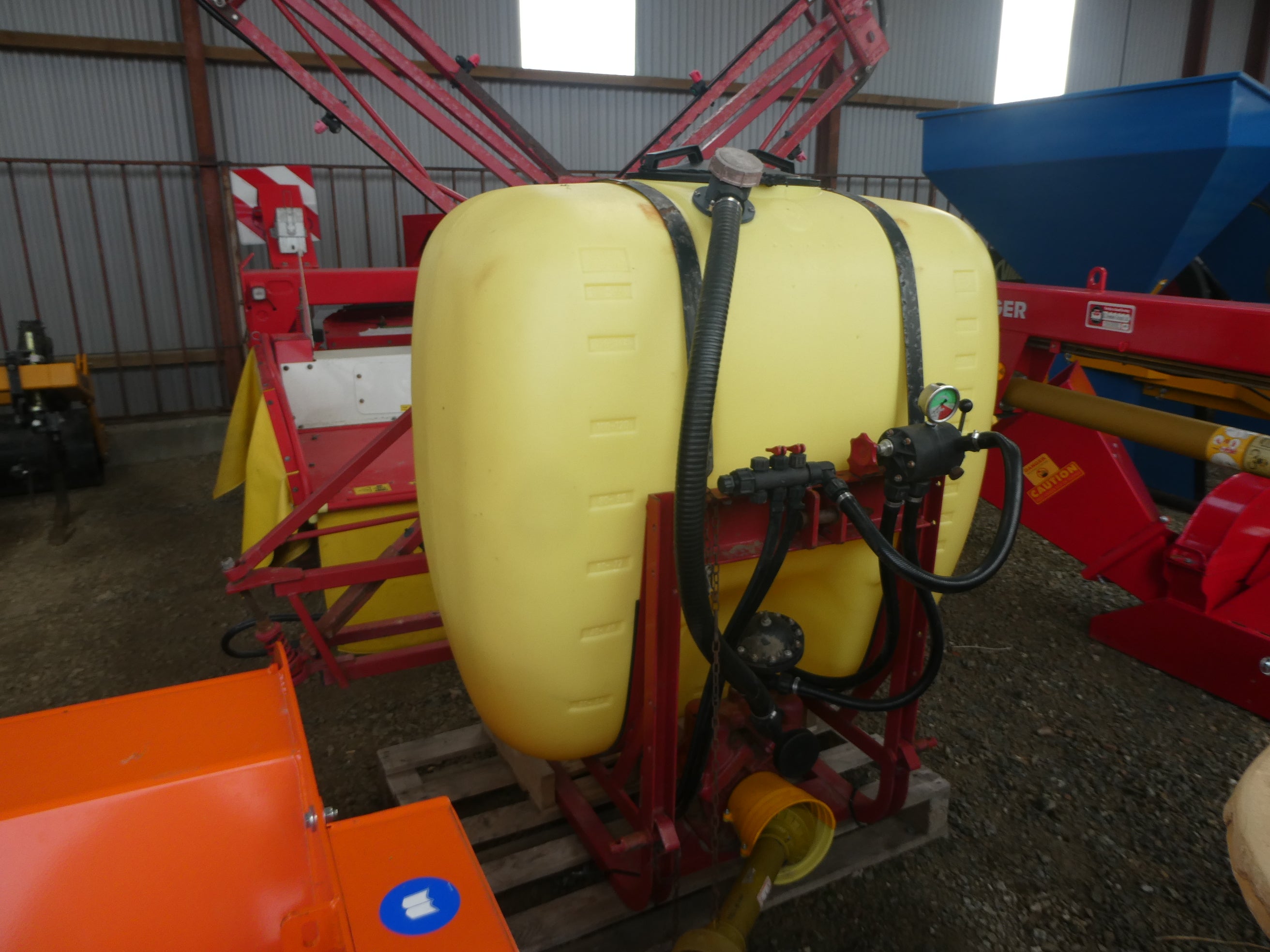 Hardi 600lt crop sprayer 10m booms