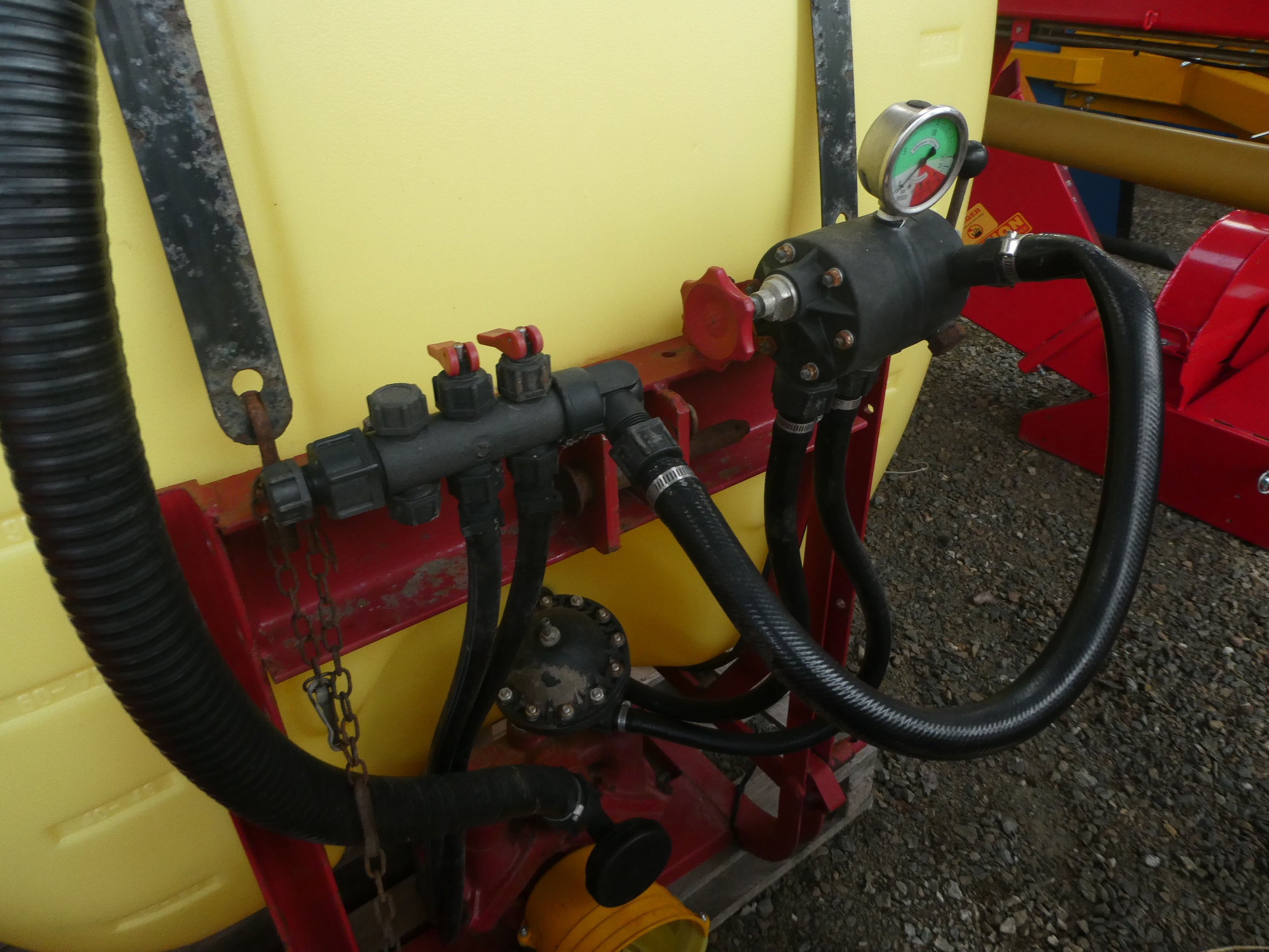 Hardi 600lt crop sprayer 10m booms