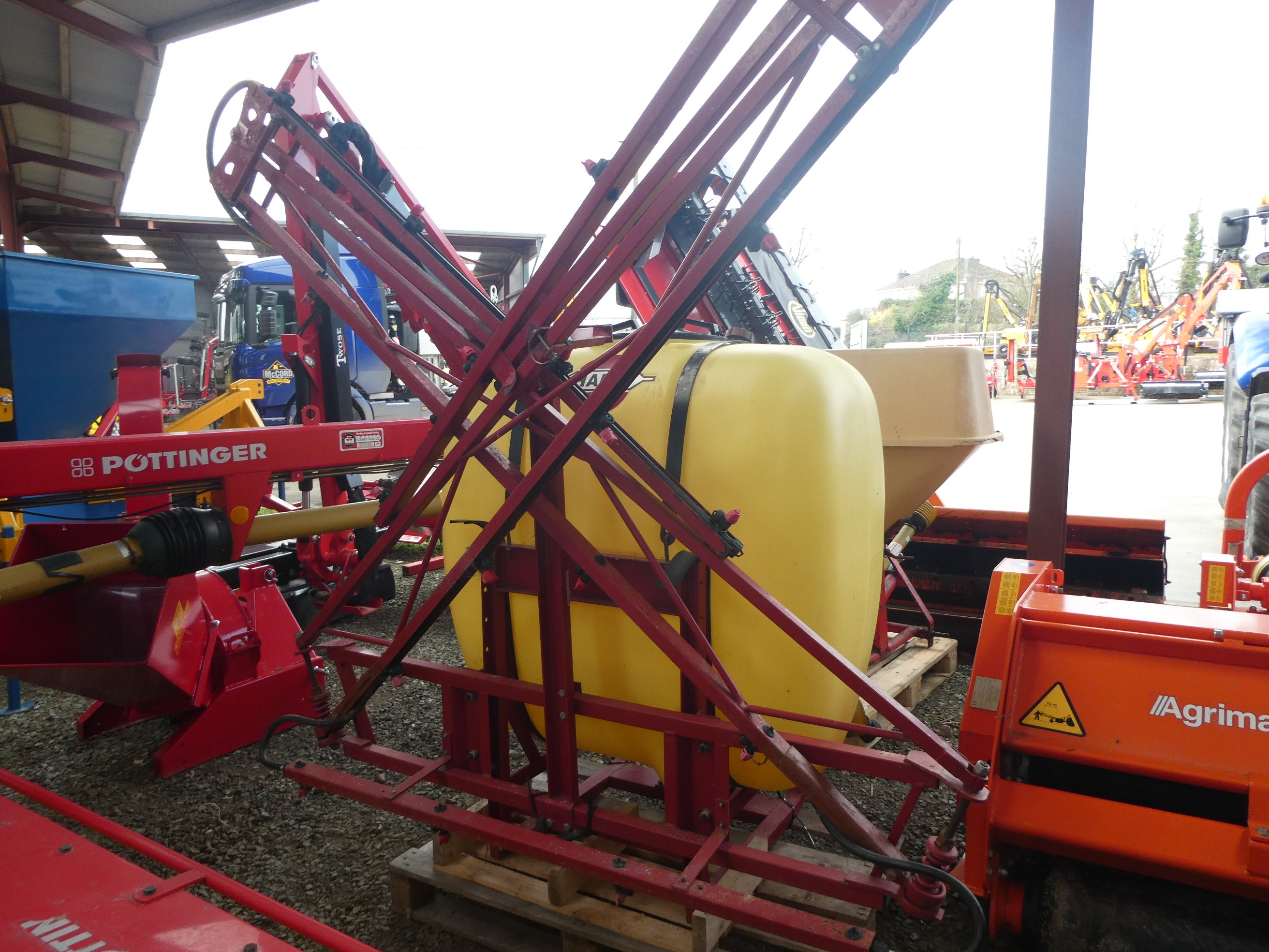 Hardi 600lt crop sprayer 10m booms