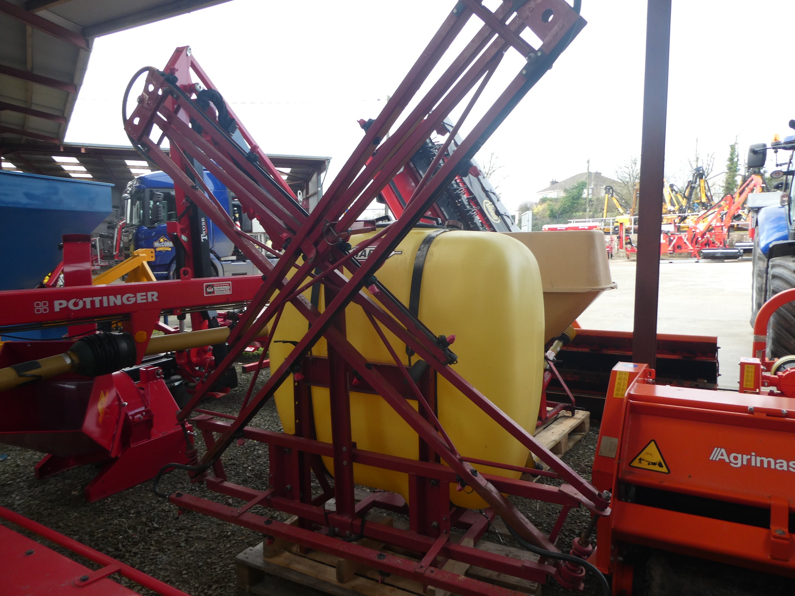 Hardi 600lt crop sprayer 10m booms