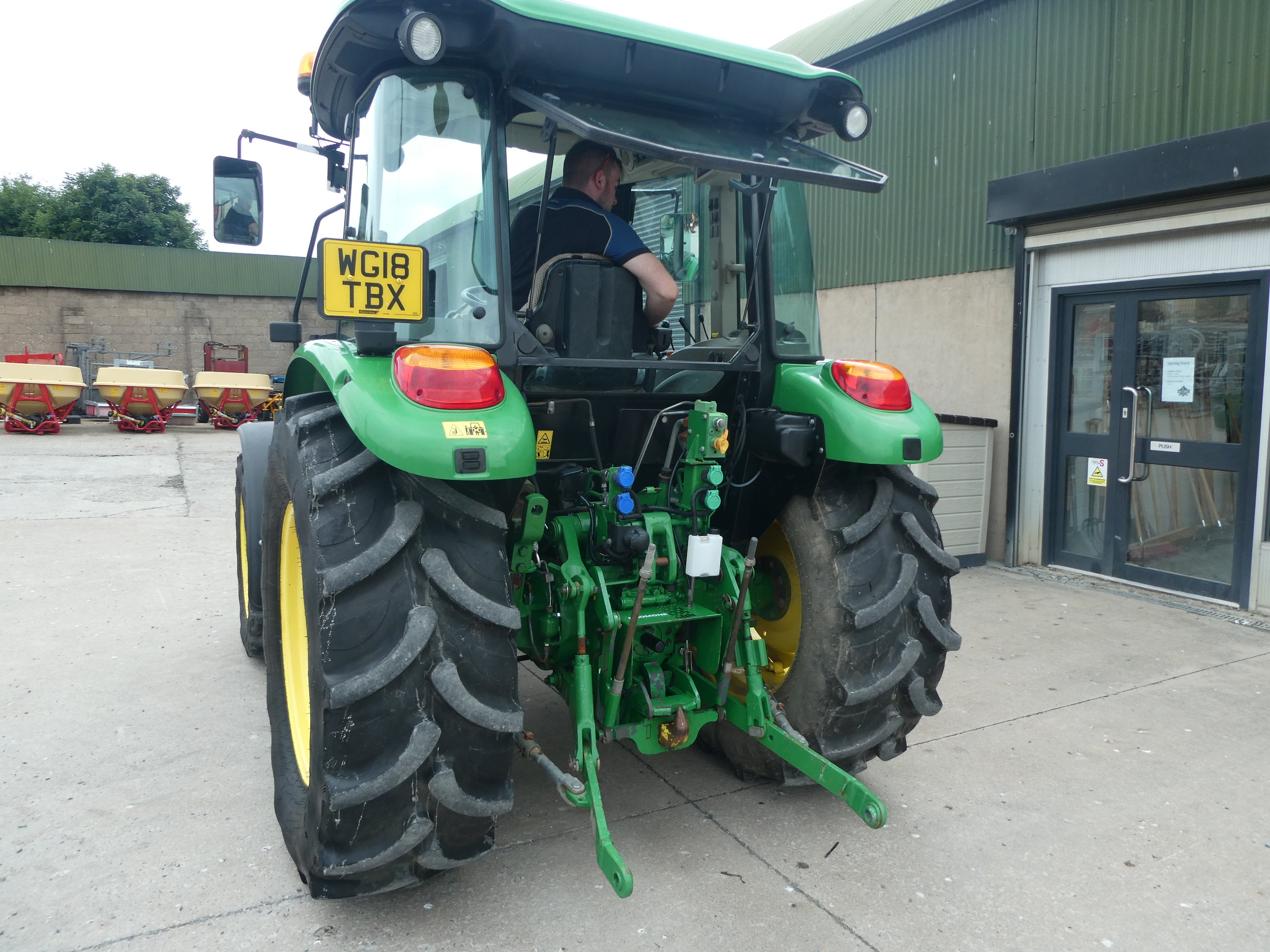 John Deere 5075E