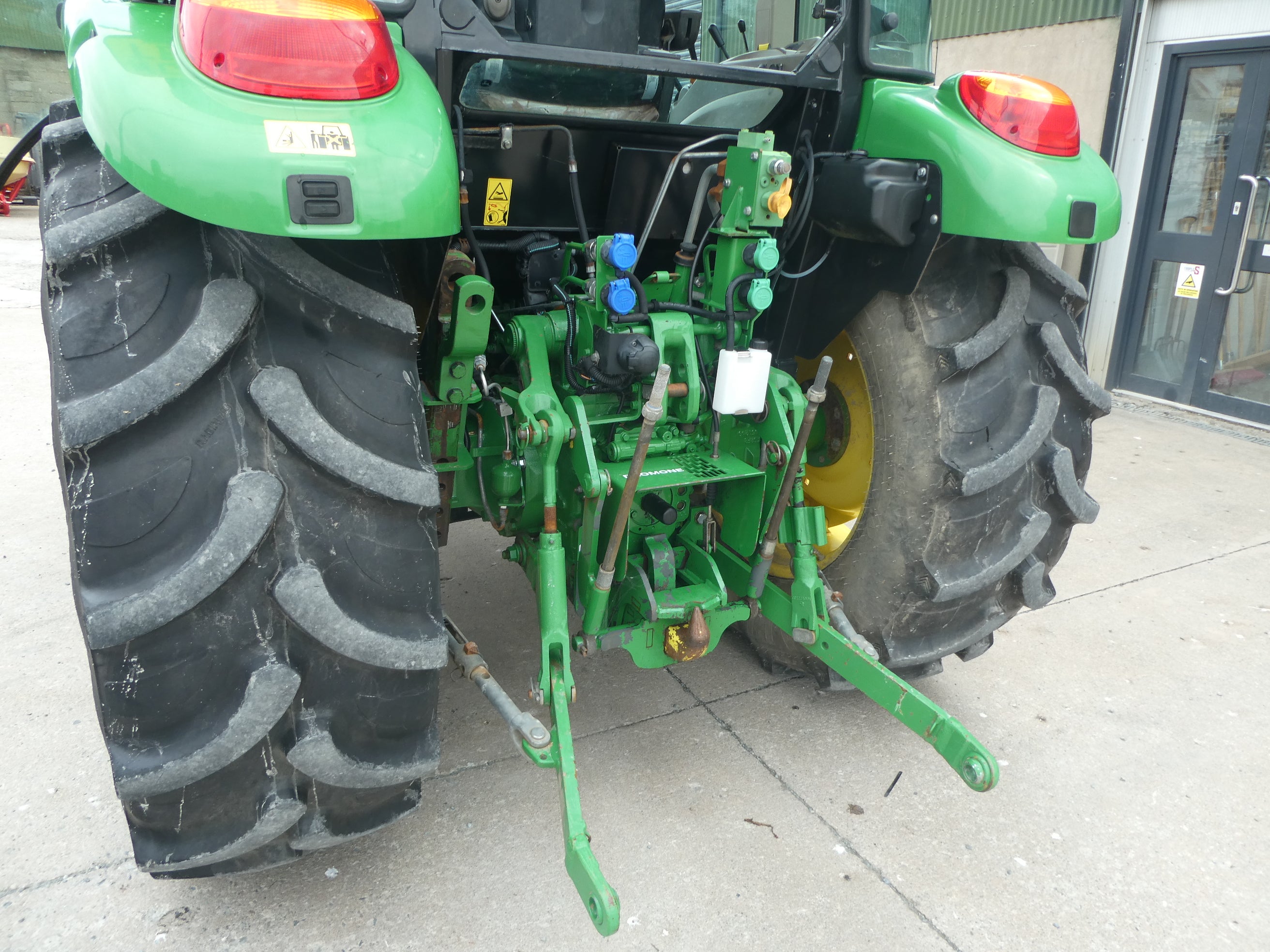 John Deere 5075E