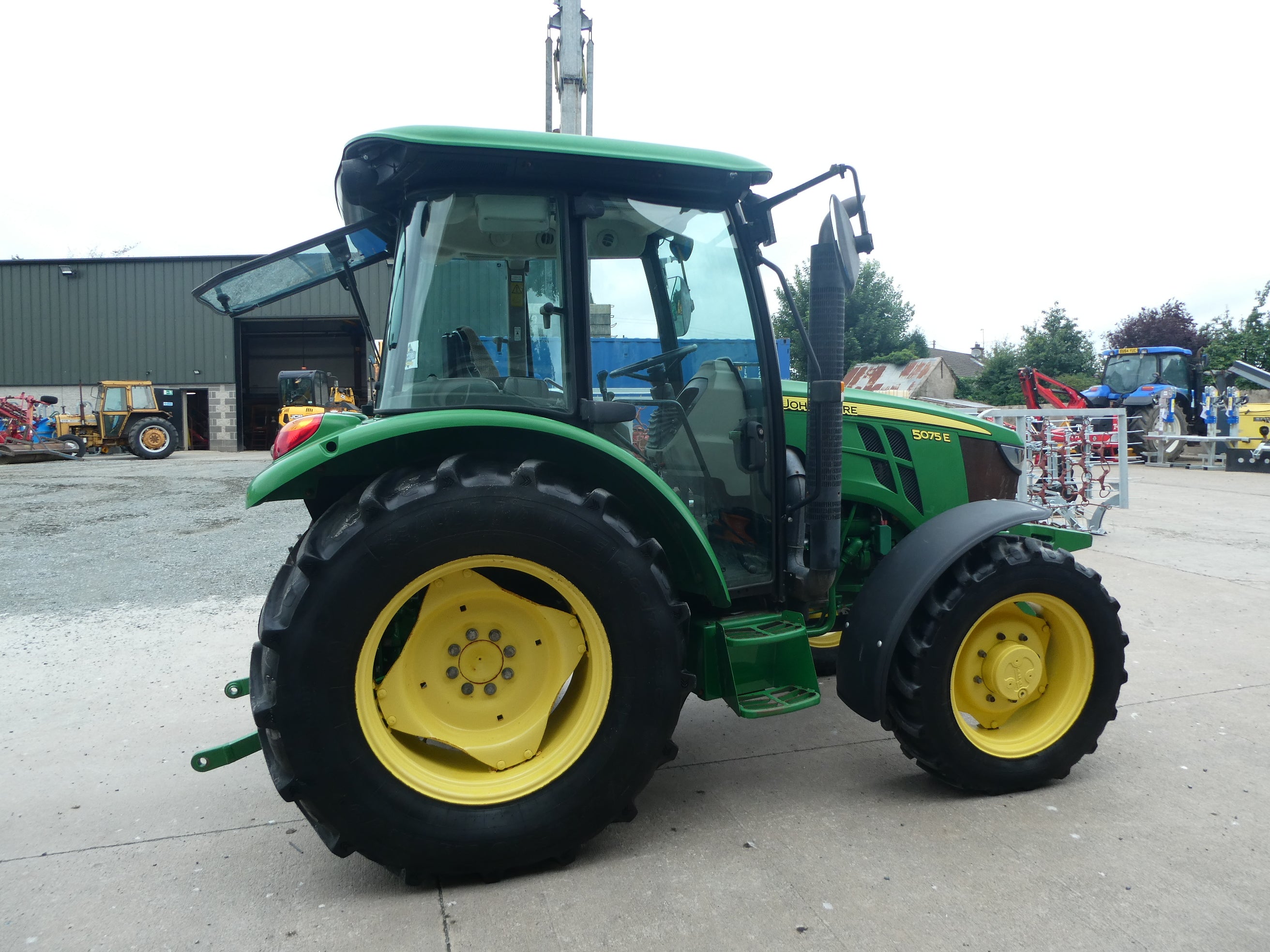 John Deere 5075E