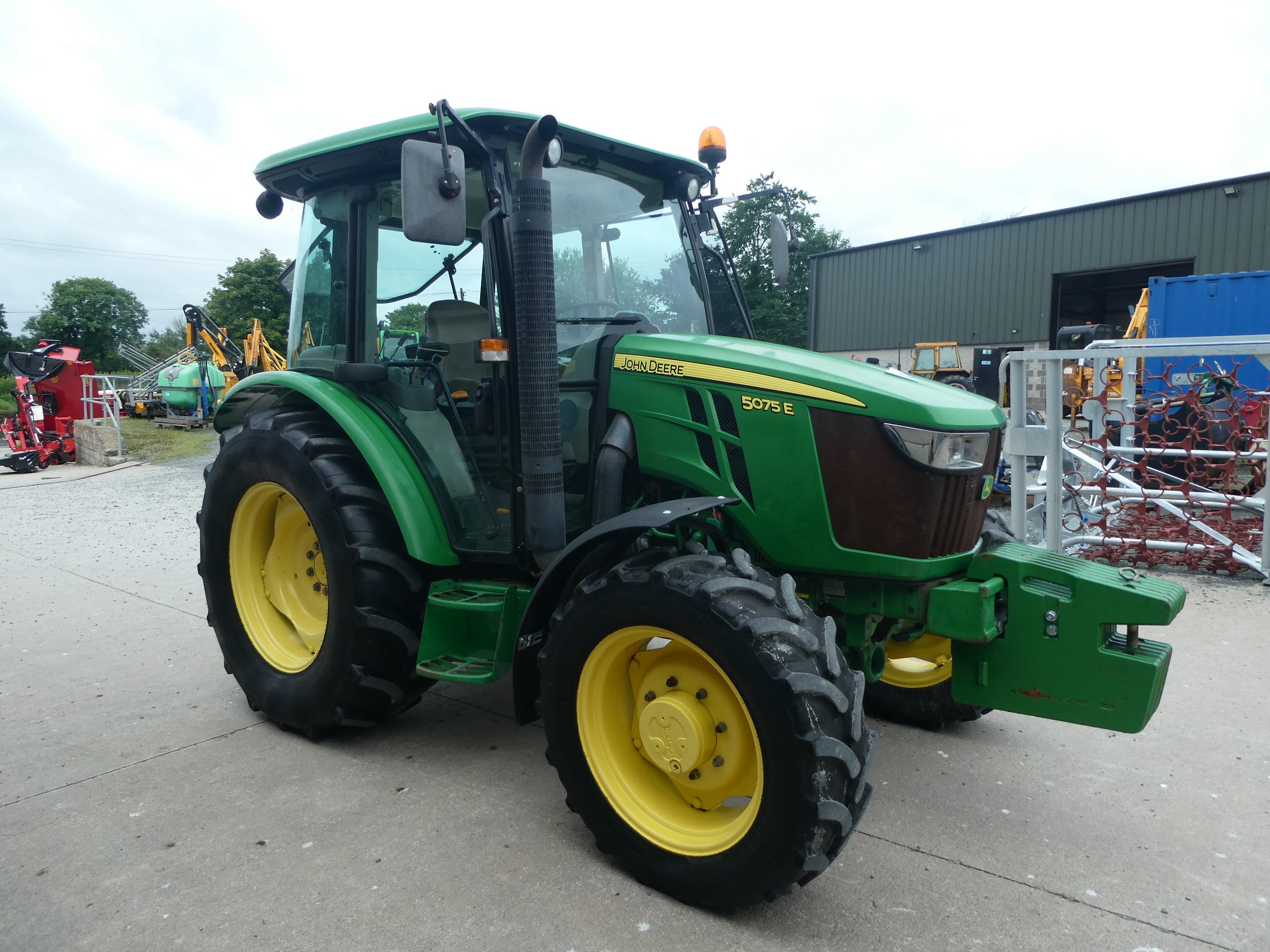 John Deere 5075E