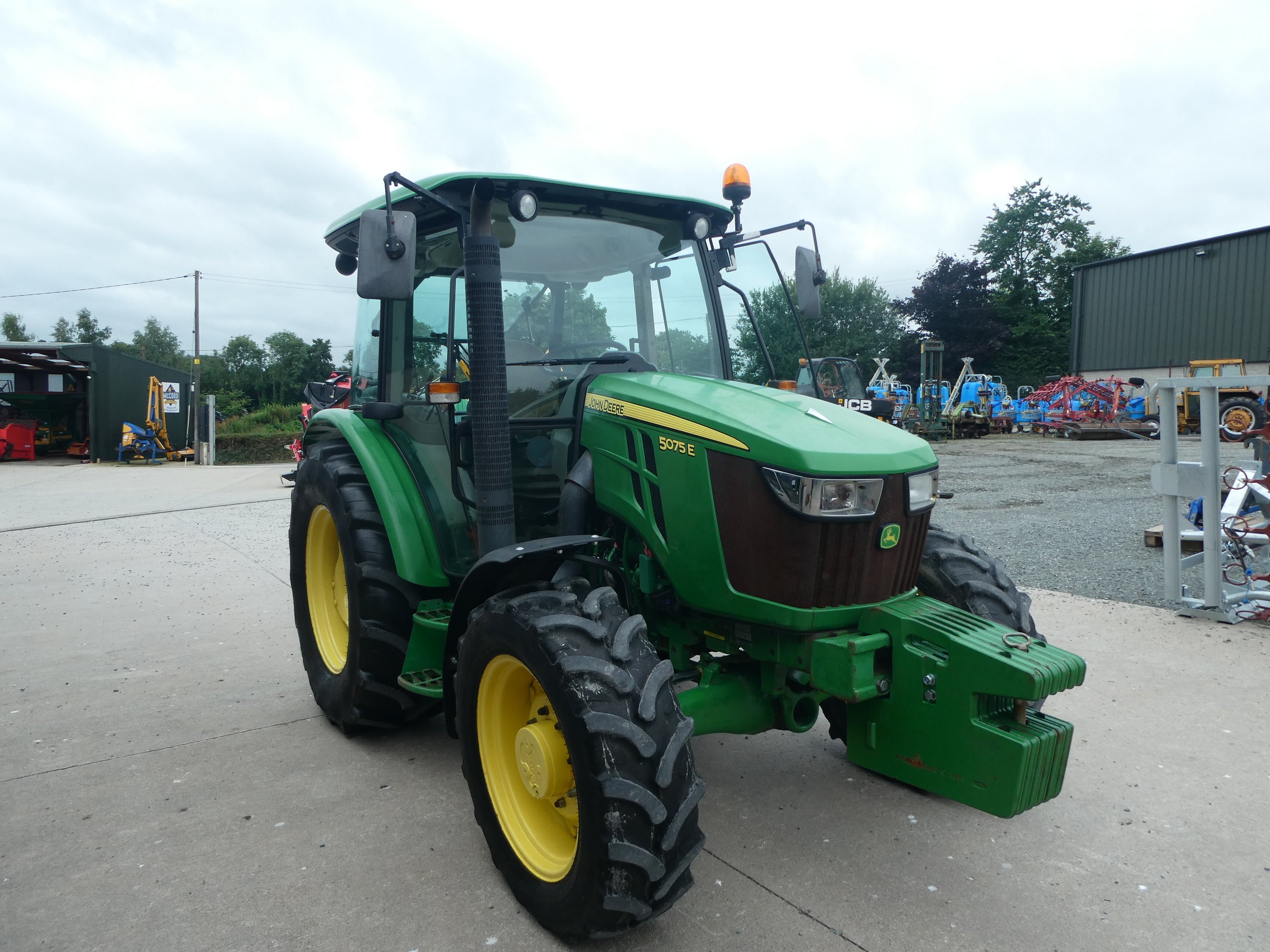 John Deere 5075E