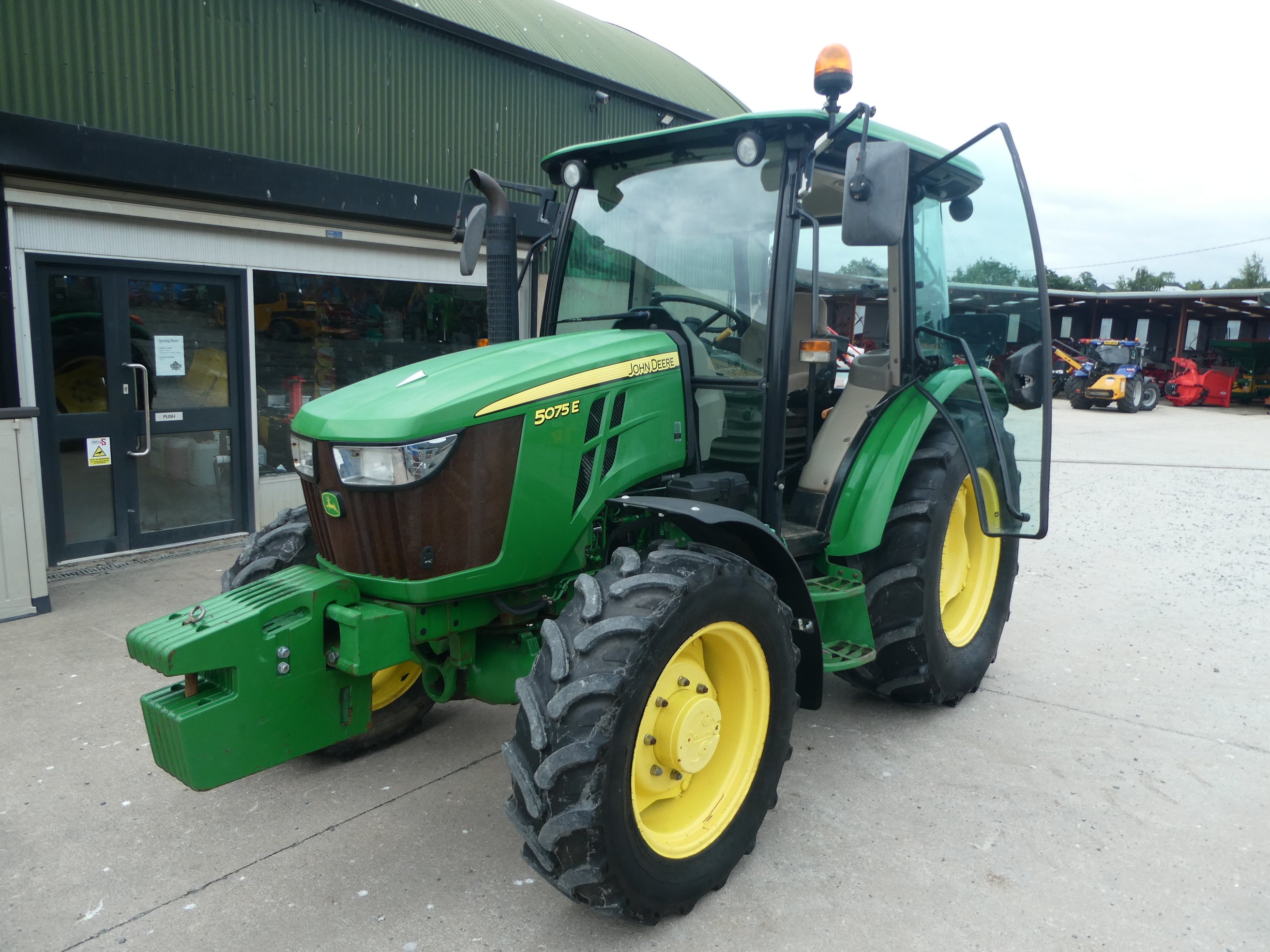 John Deere 5075E