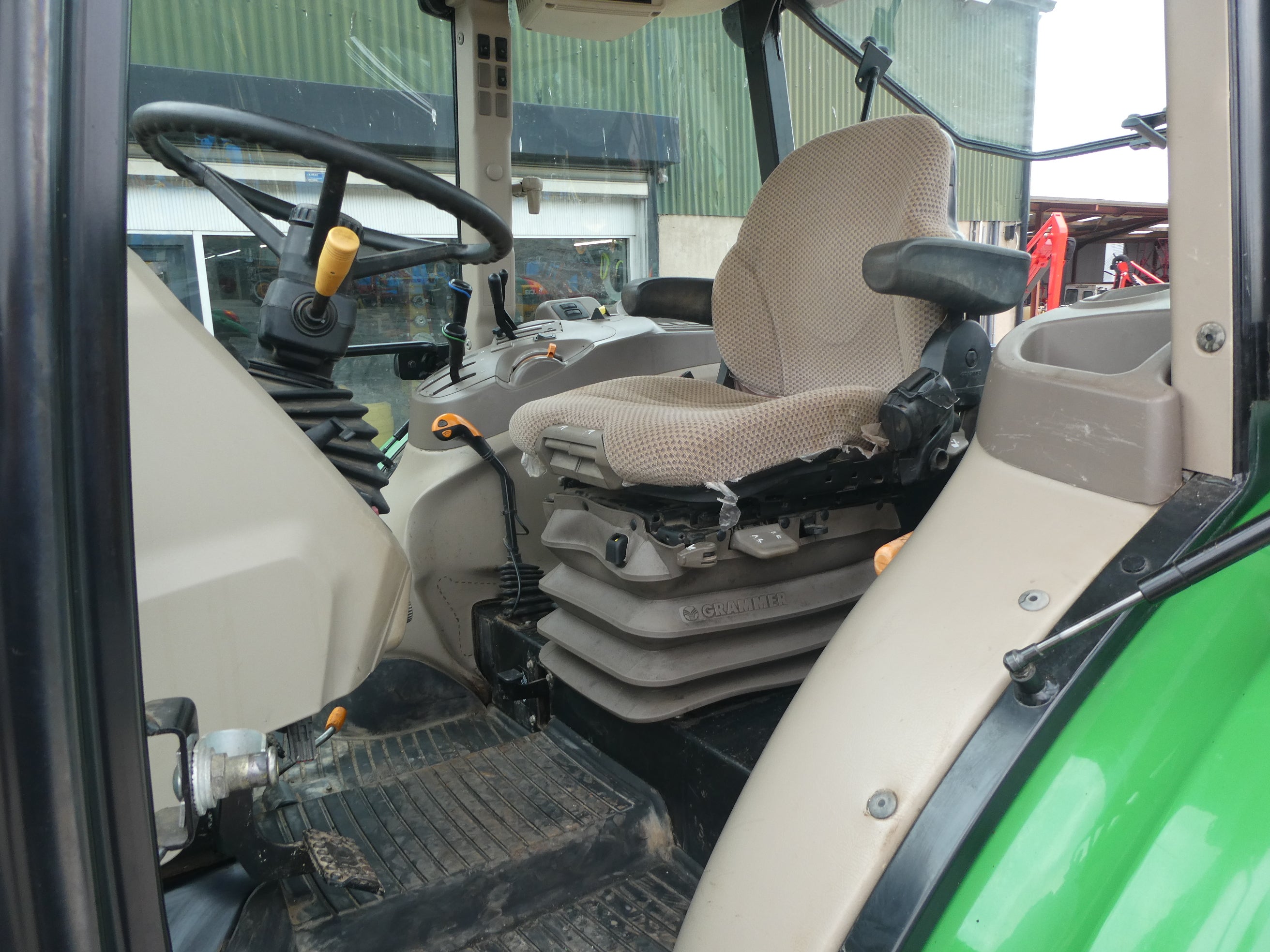John Deere 5075E