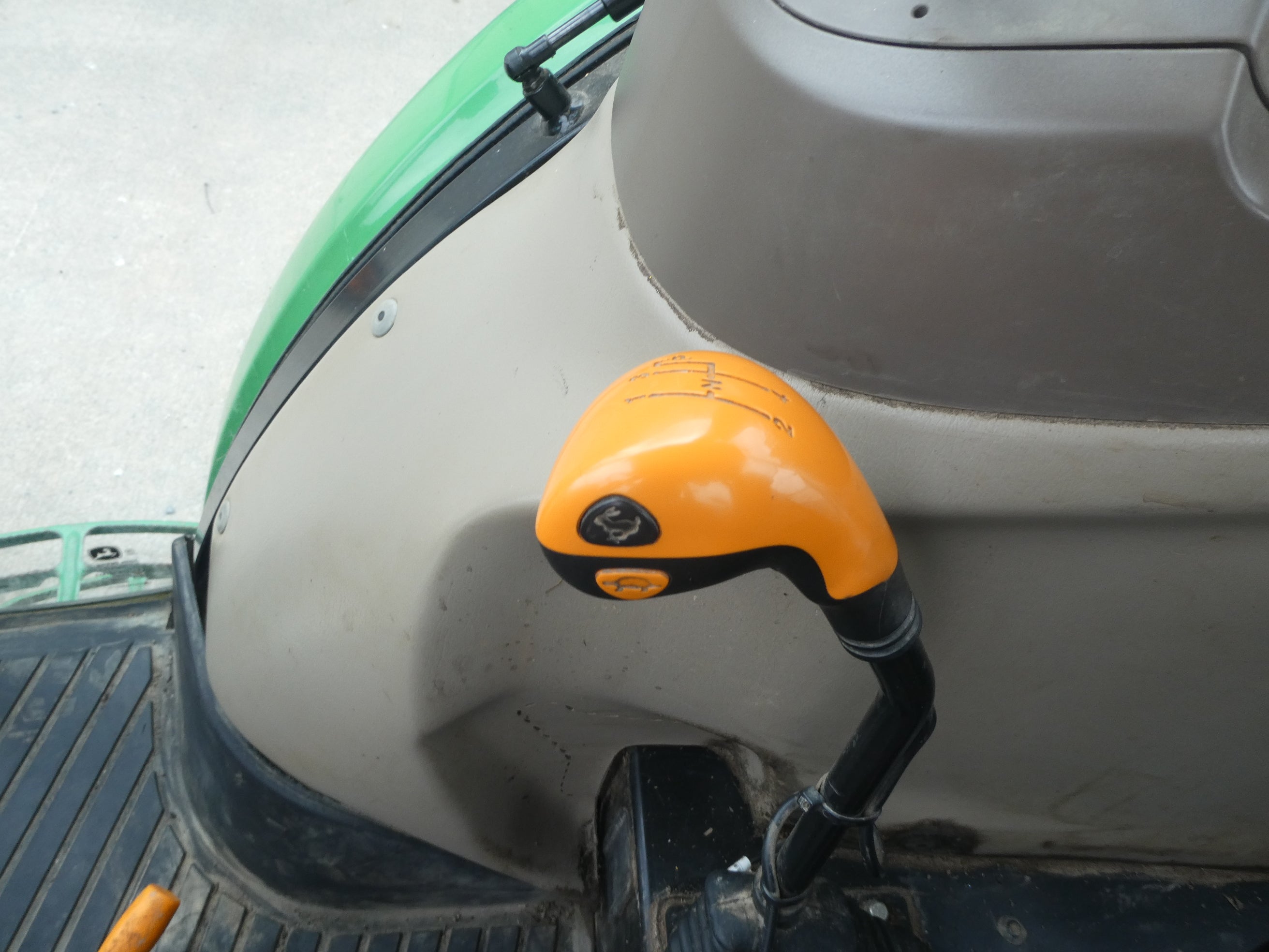 John Deere 5075E