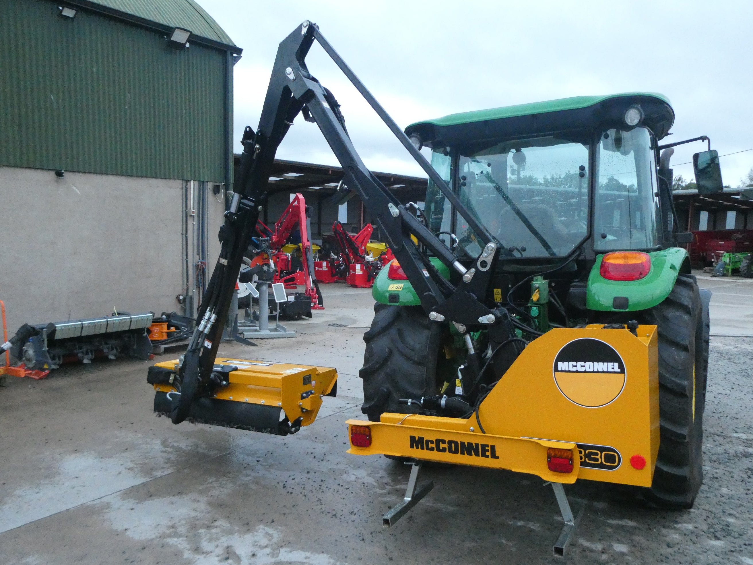 McConnel PA4330  Hedgecutter