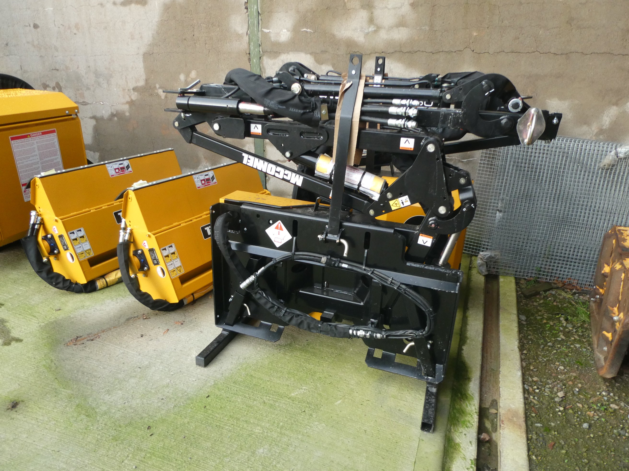 Unused McConnel PA3530 Avant Hedgecutter