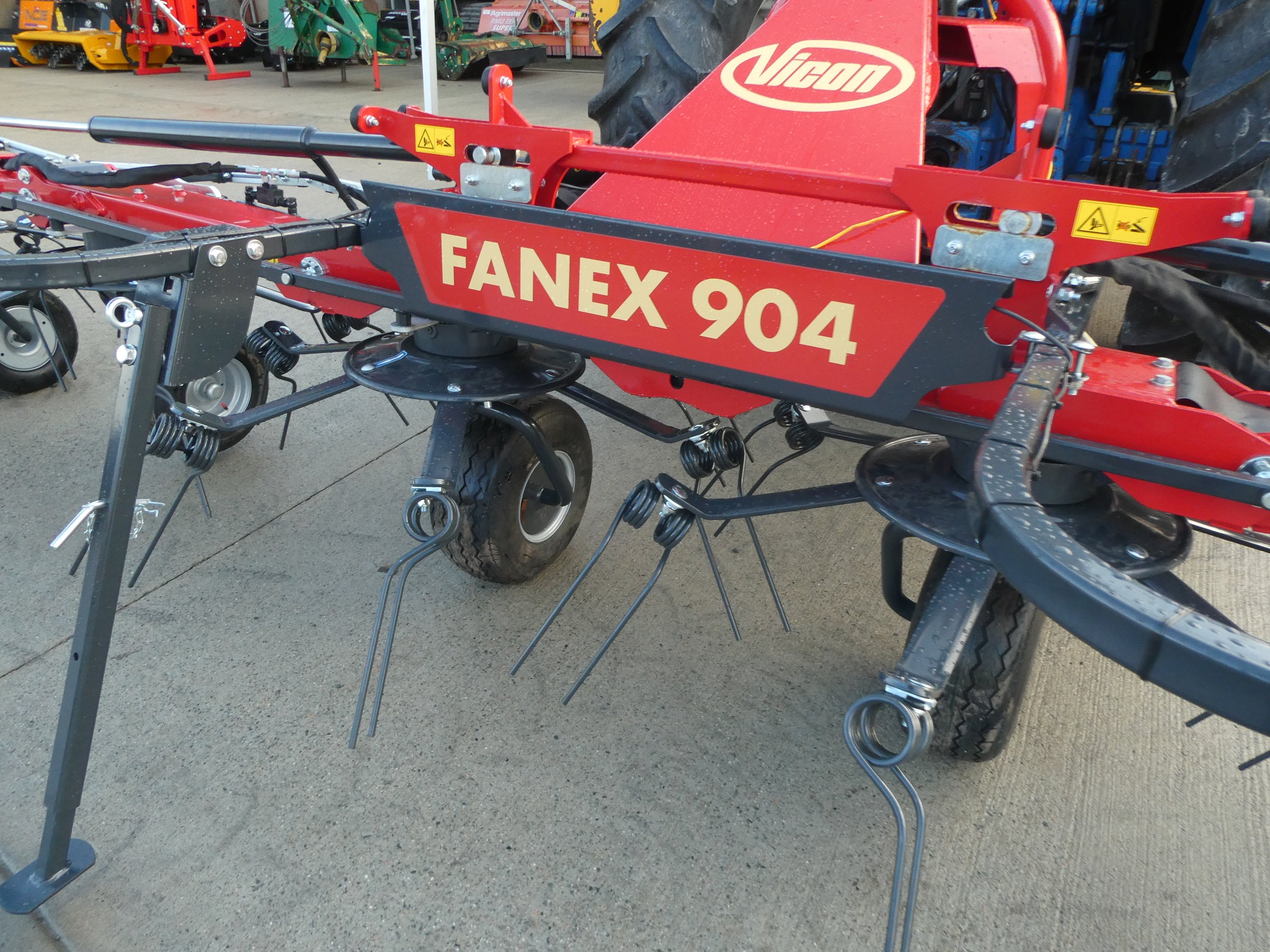 Vicon Fanex 904 8 rotor tedder