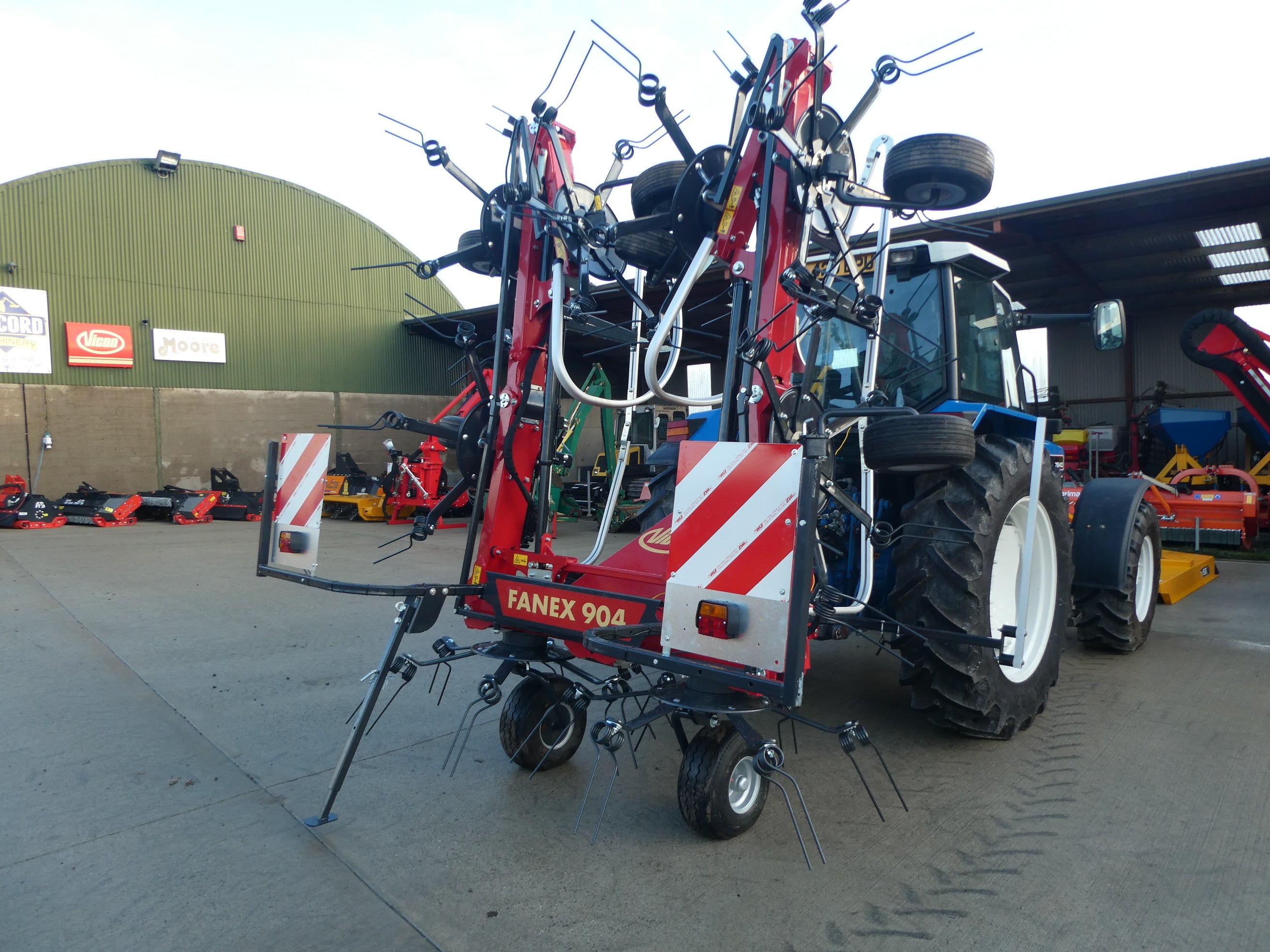 Vicon Fanex 904 8 rotor tedder