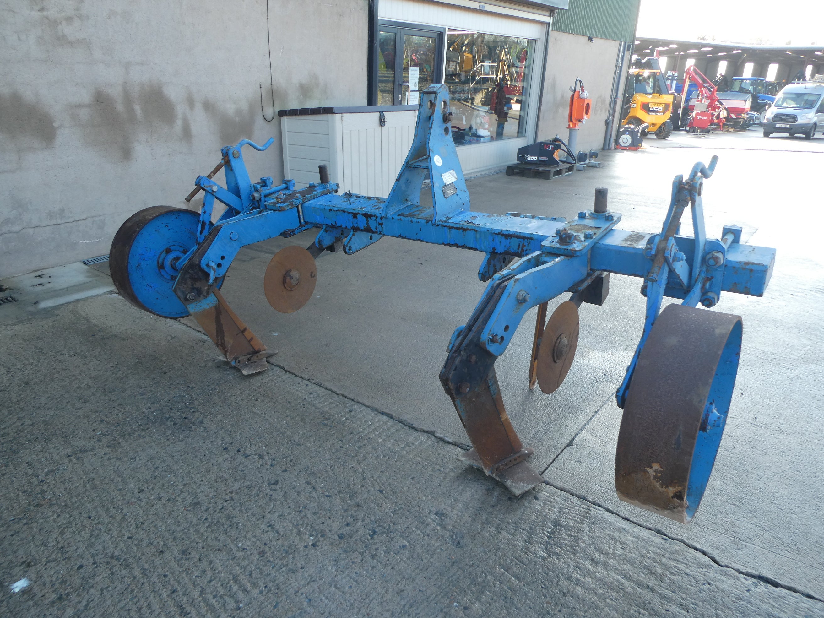 Ransomes 2 leg subtiller Subsoiler