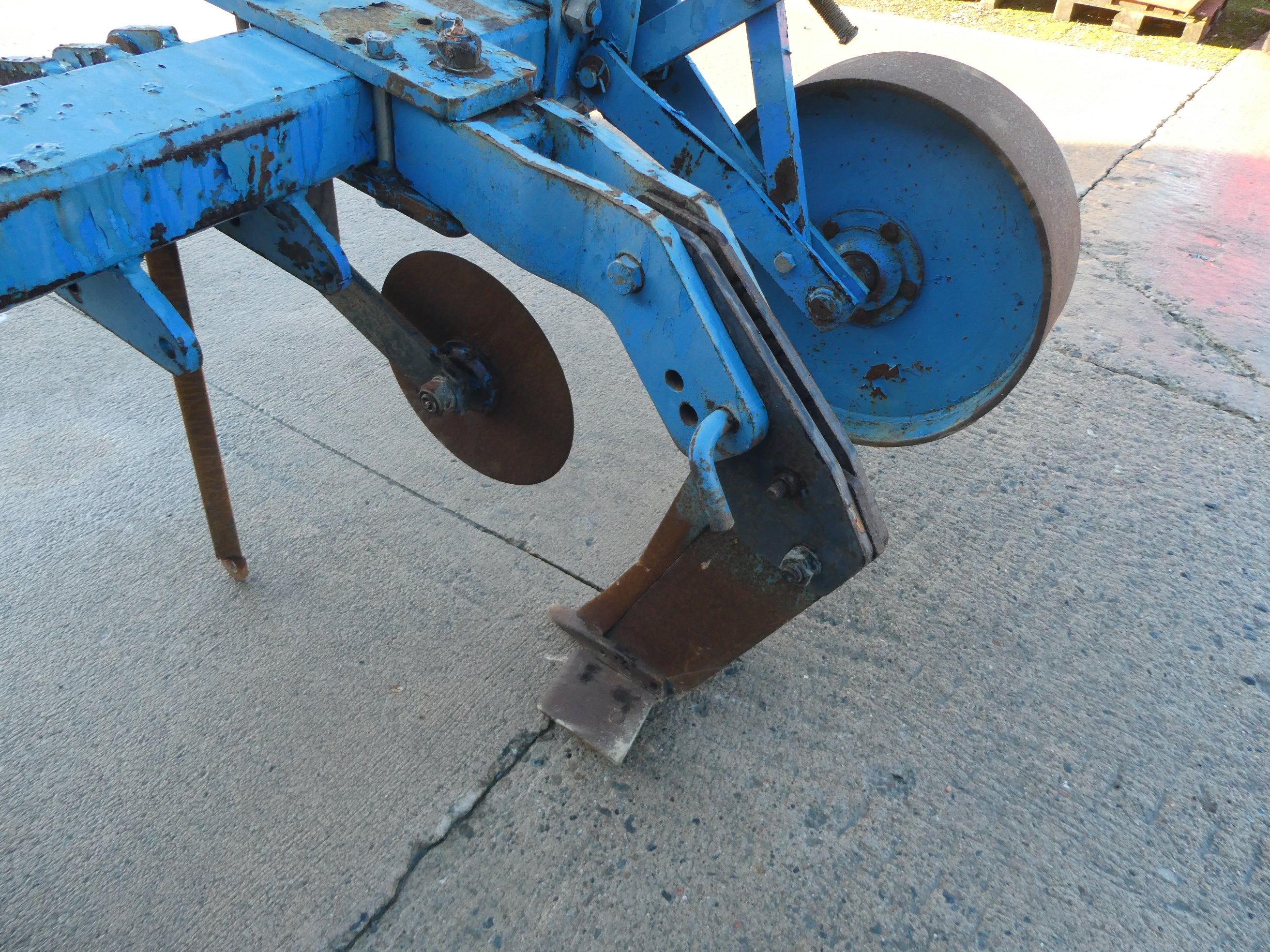 Ransomes 2 leg subtiller Subsoiler