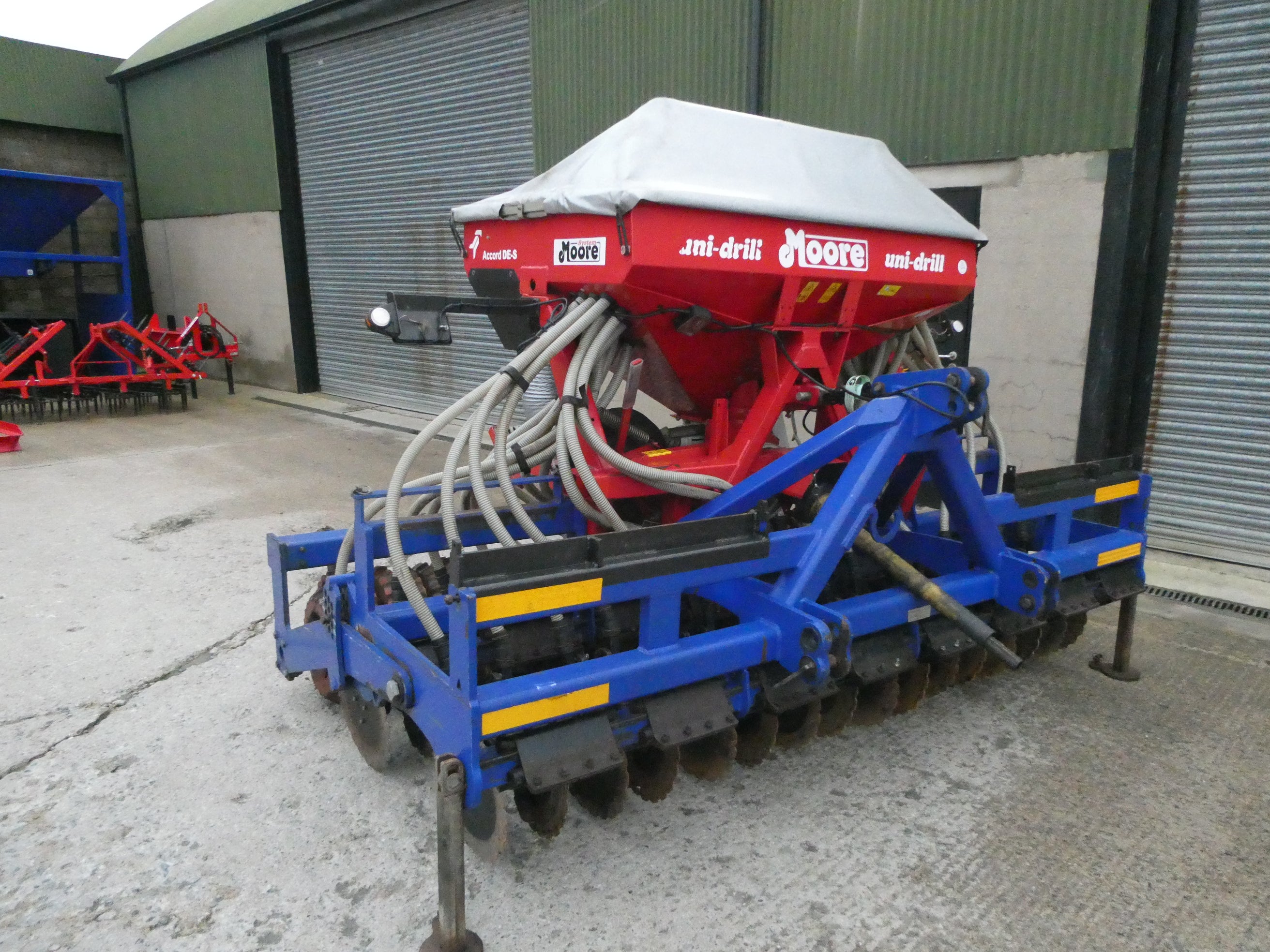 Used Moore 32 row Grassland UniDrill