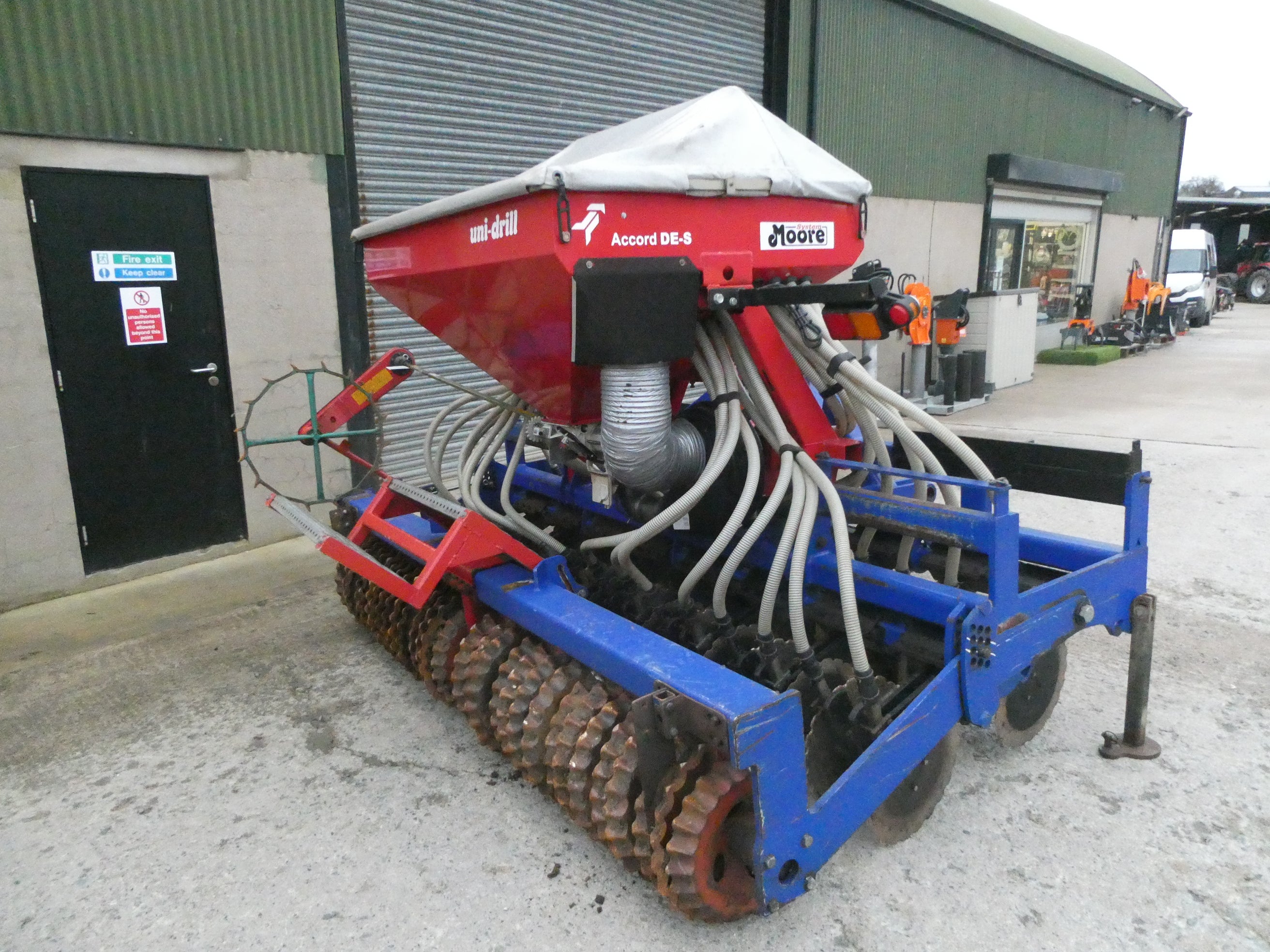 Used Moore 32 row Grassland UniDrill