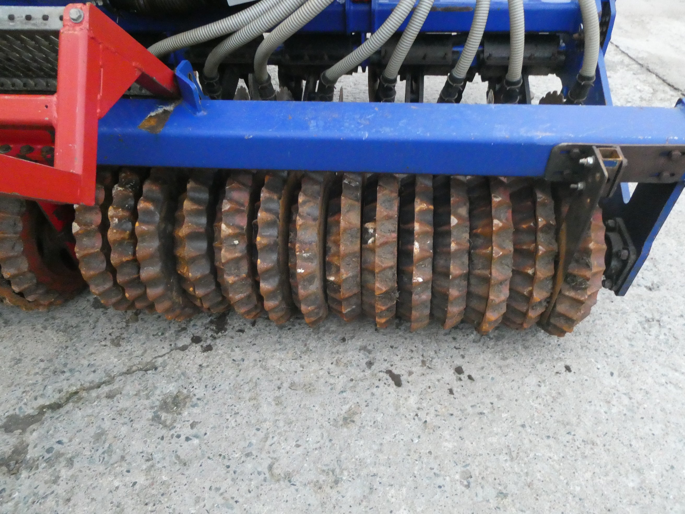 Used Moore 32 row Grassland UniDrill