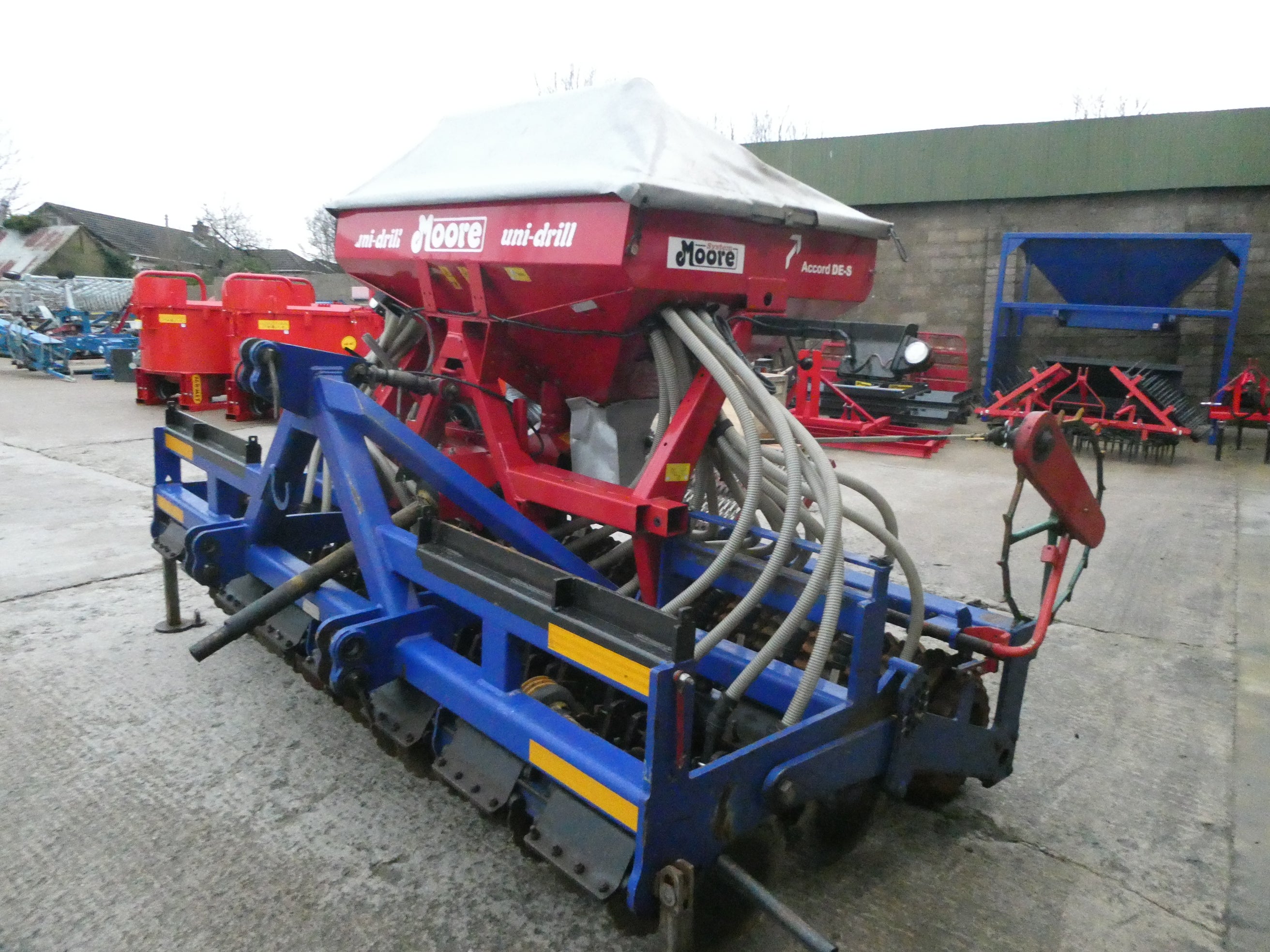 Used Moore 32 row Grassland UniDrill