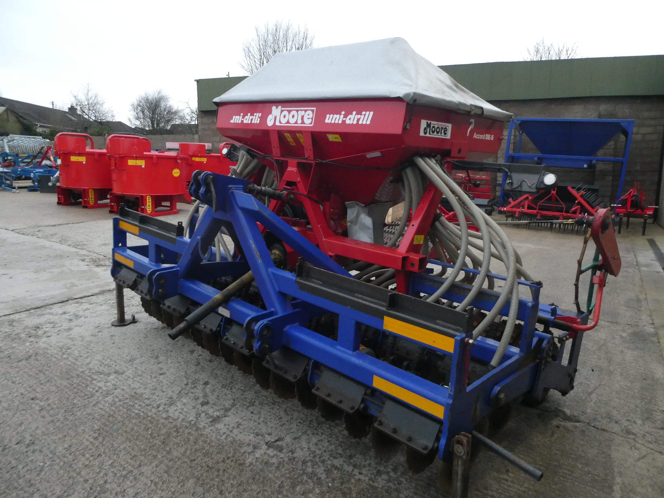 Used Moore 32 row Grassland UniDrill