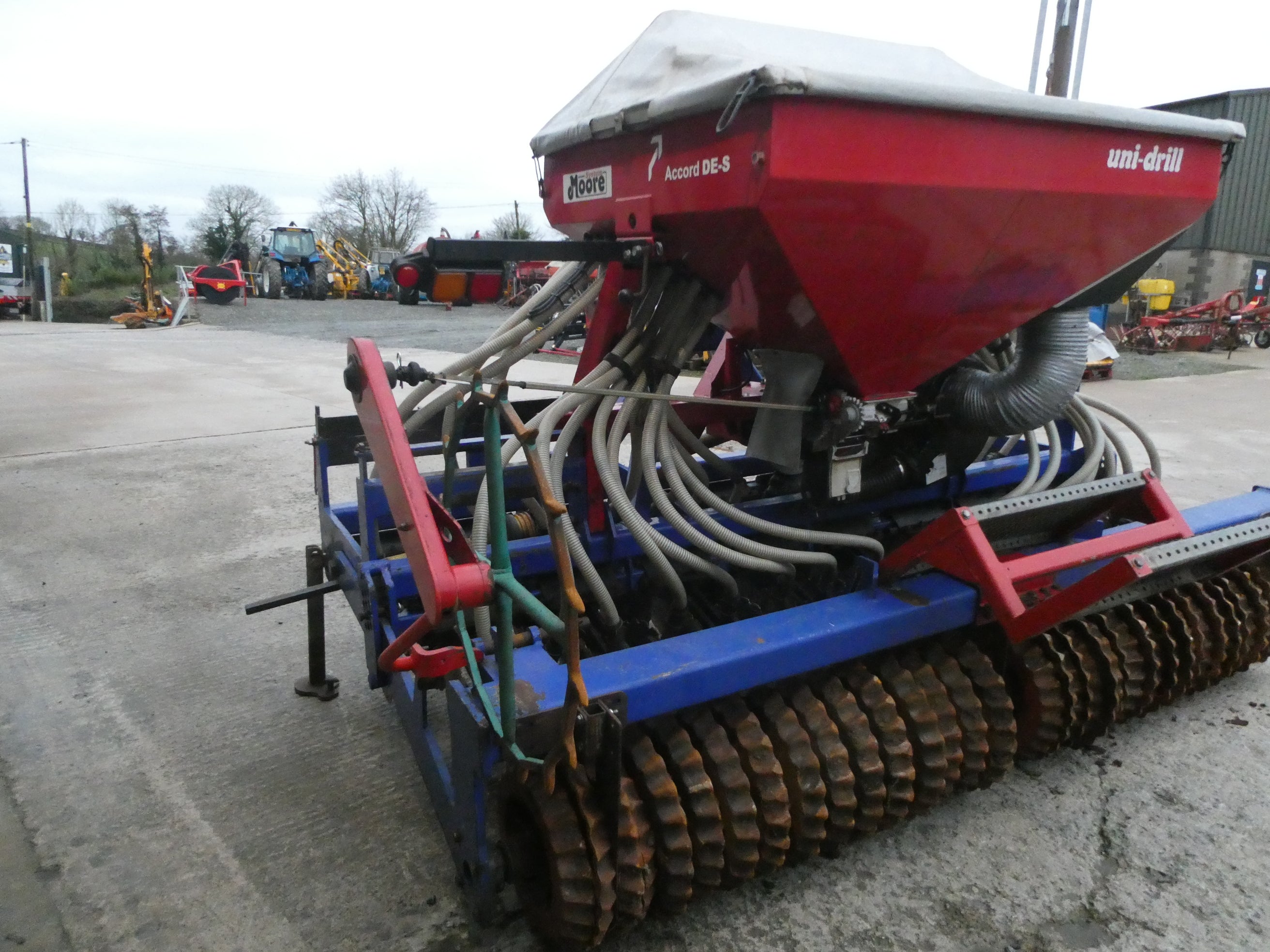 Used Moore 32 row Grassland UniDrill