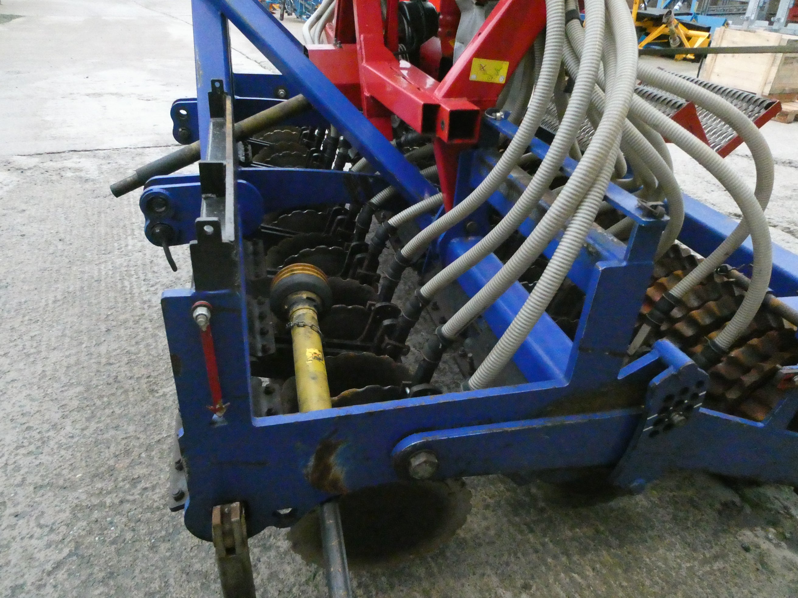 Used Moore 32 row Grassland UniDrill