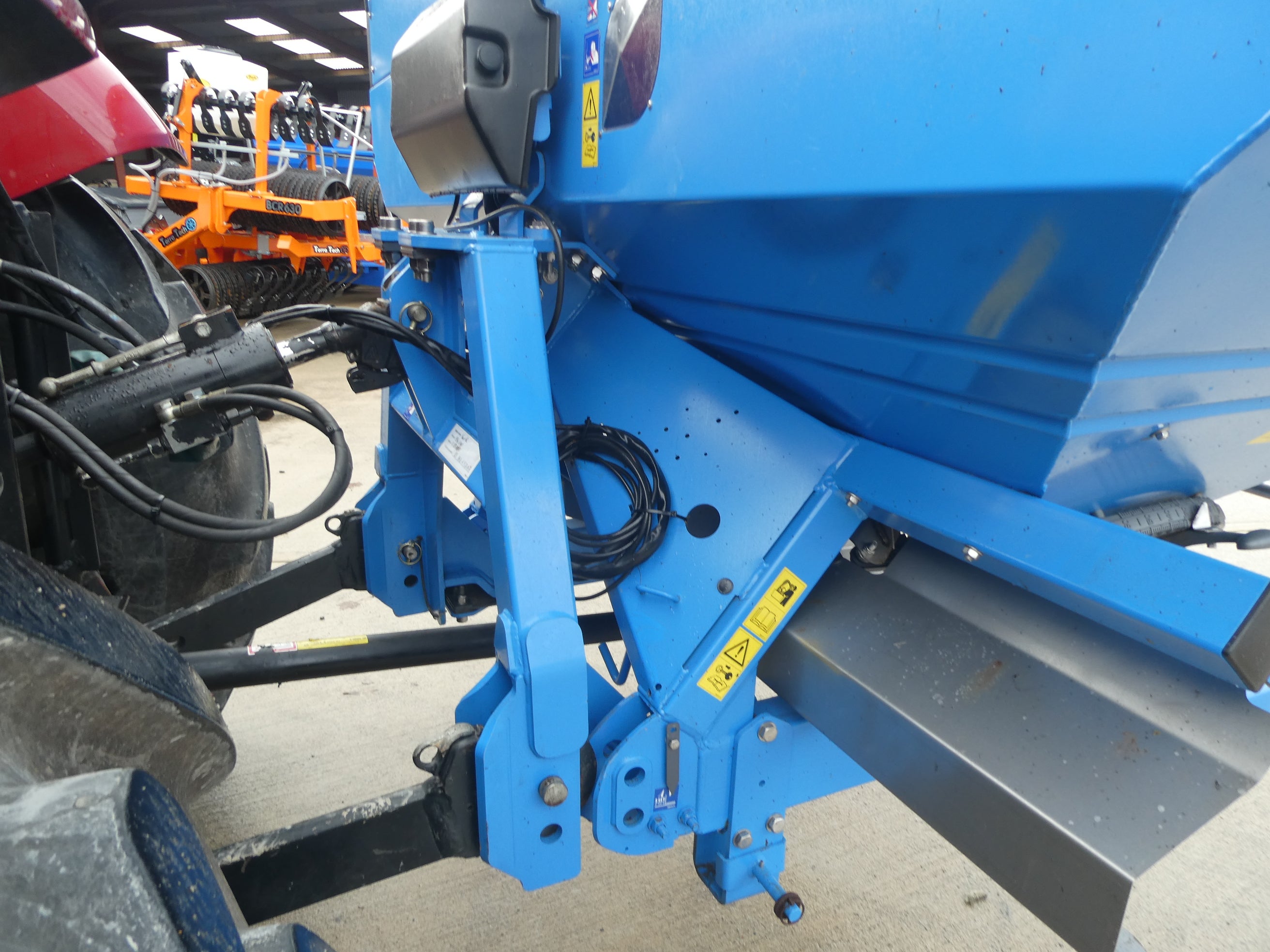Lemken Tauri 12 Twin Disc Fertiliser Spreader